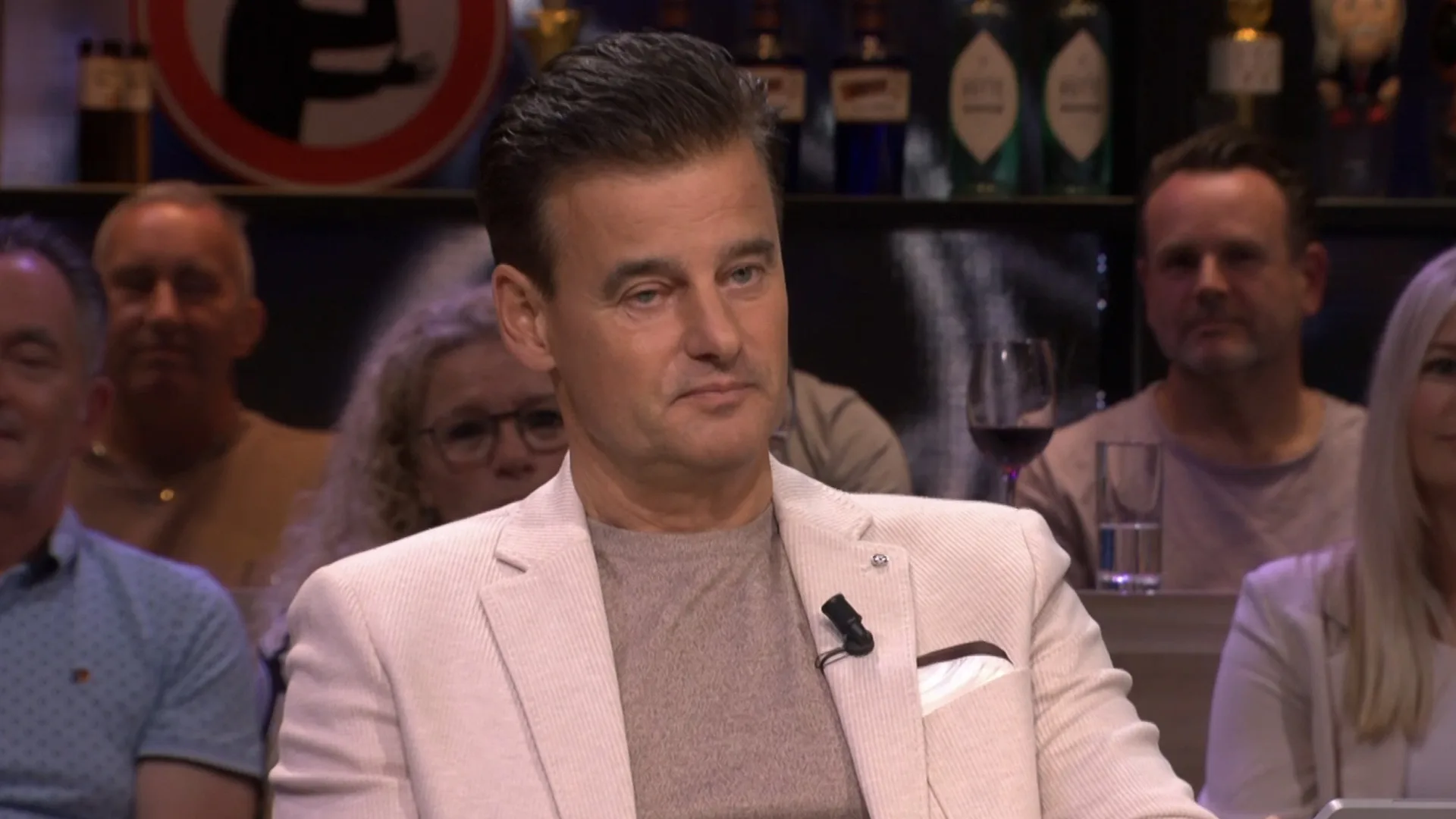 Wilfred geeft update over René na oogoperatie: 'Meer pijn dan verwacht'