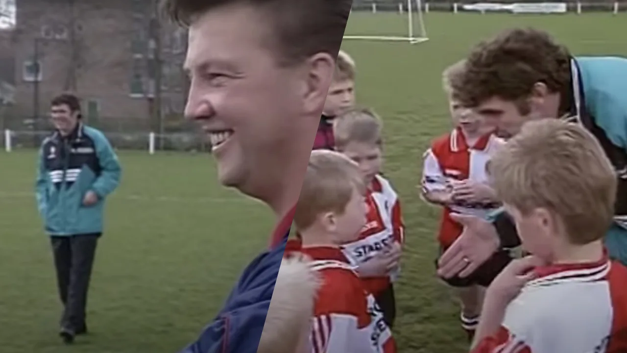 CLASSIC: Van Gaal en Van Hanegem trainen jeugdteams in mini-Klassieker