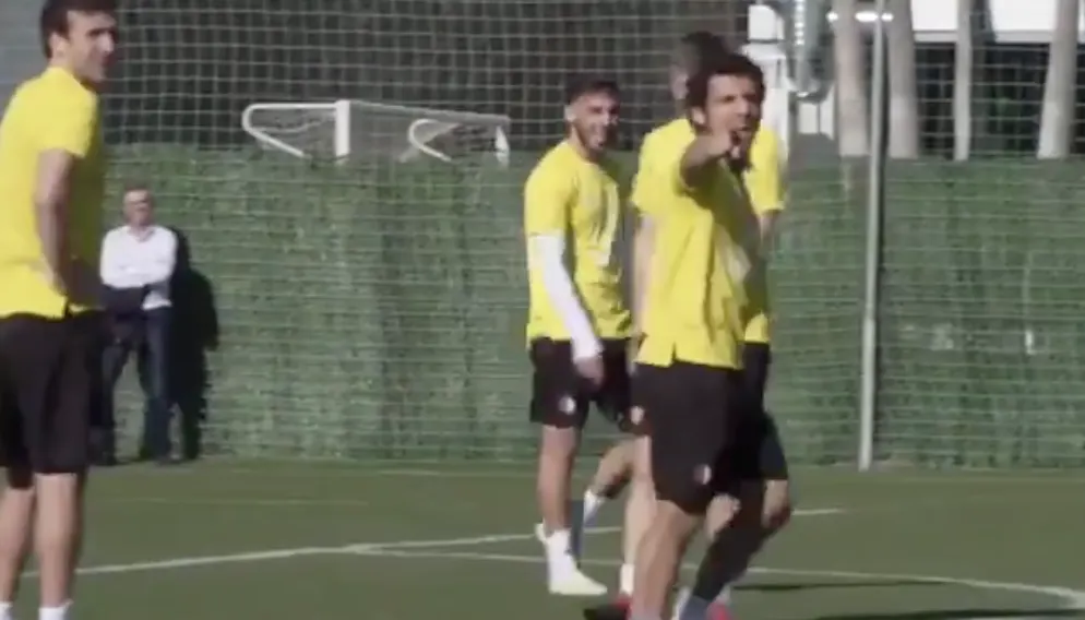 Ayoub schiet héérlijk goaltje binnen tijdens trainingskamp