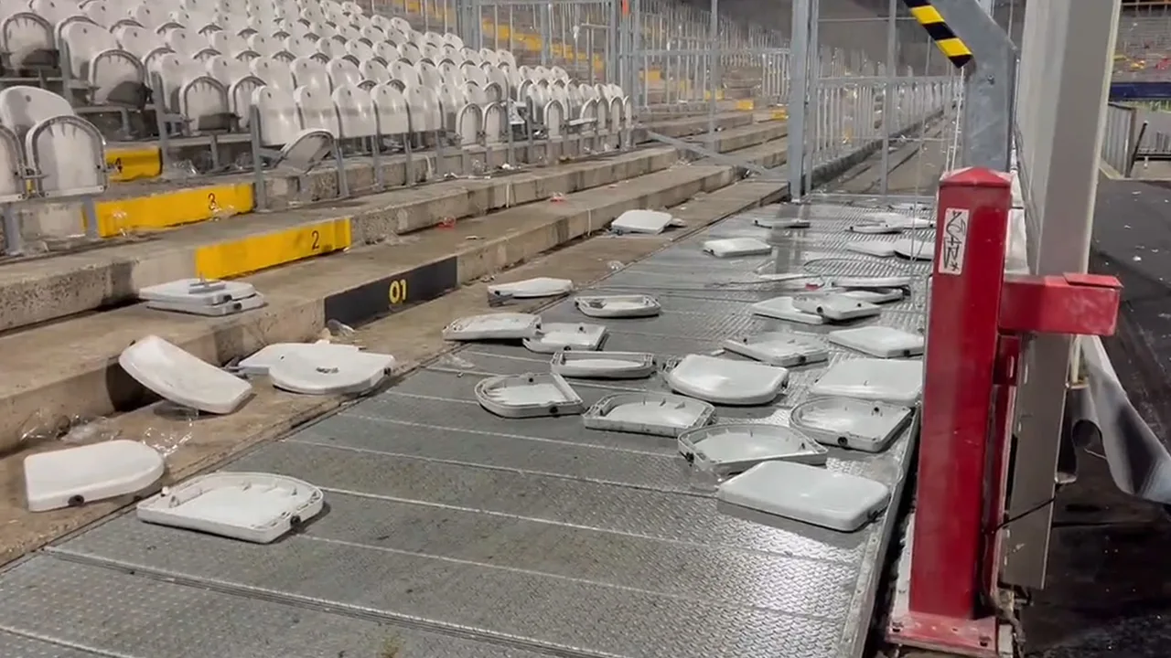 De beelden: Ravage in uitvak na RC Lens - PSV