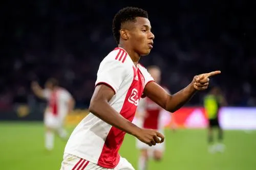 Ajax verlengt contract met Neres