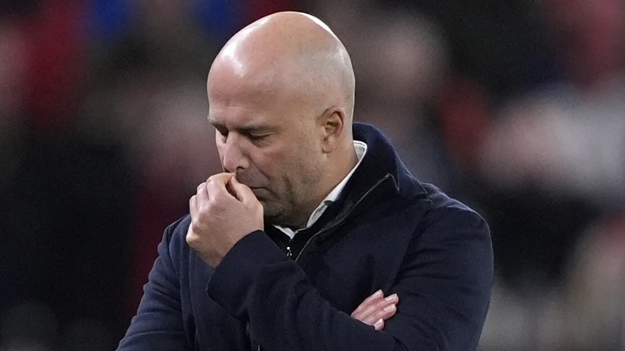 Arne Slot met Liverpool hard onderuit tegen laagvlieger Nottingham Forest