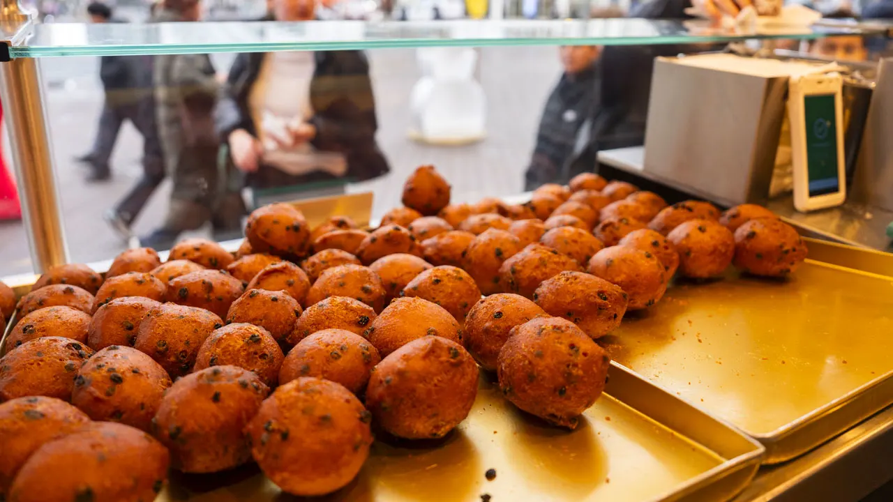 Zo lang moet je bewegen om één oliebol te compenseren