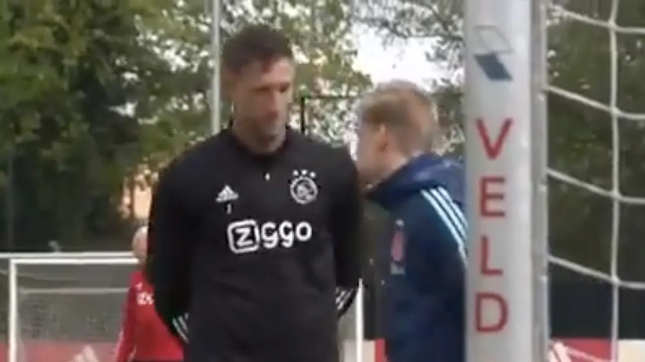 Stekelenburg spreekt Taylor vermanend toe op training: 'Door jou houd ik de nul niet!'