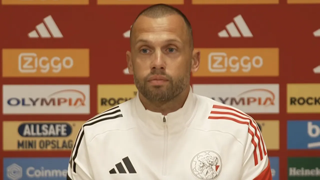 John Heitinga na vraag over Gloukh en Moro: 'Ik denk dat jij op zoek bent naar drama'