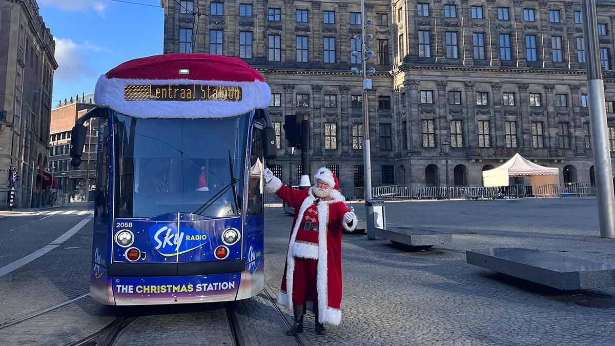 De kerstman opent de Sky Radio kersttram π
π