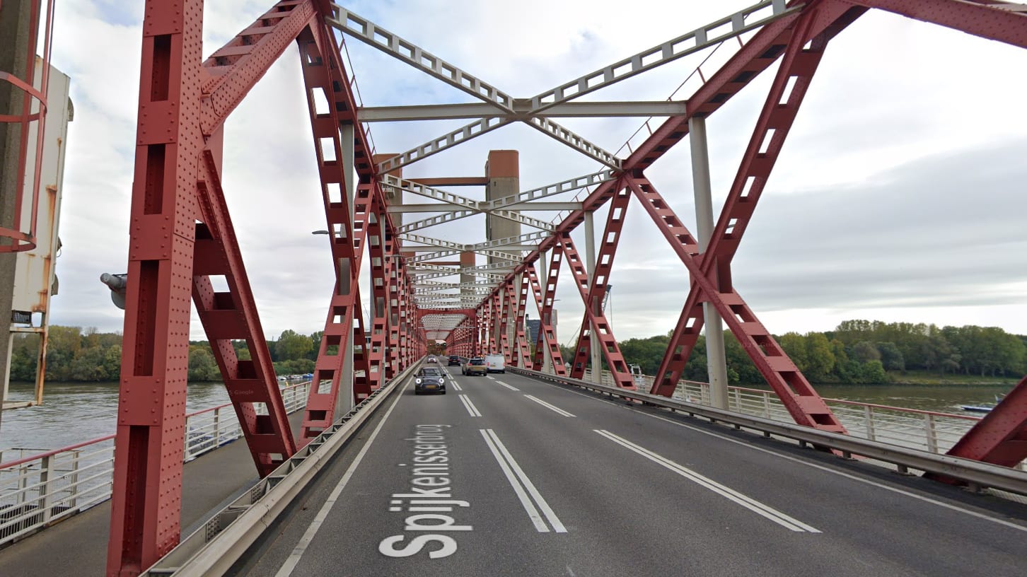 Spijkenisserbrug dicht door mankement, verkeer moet omrijden