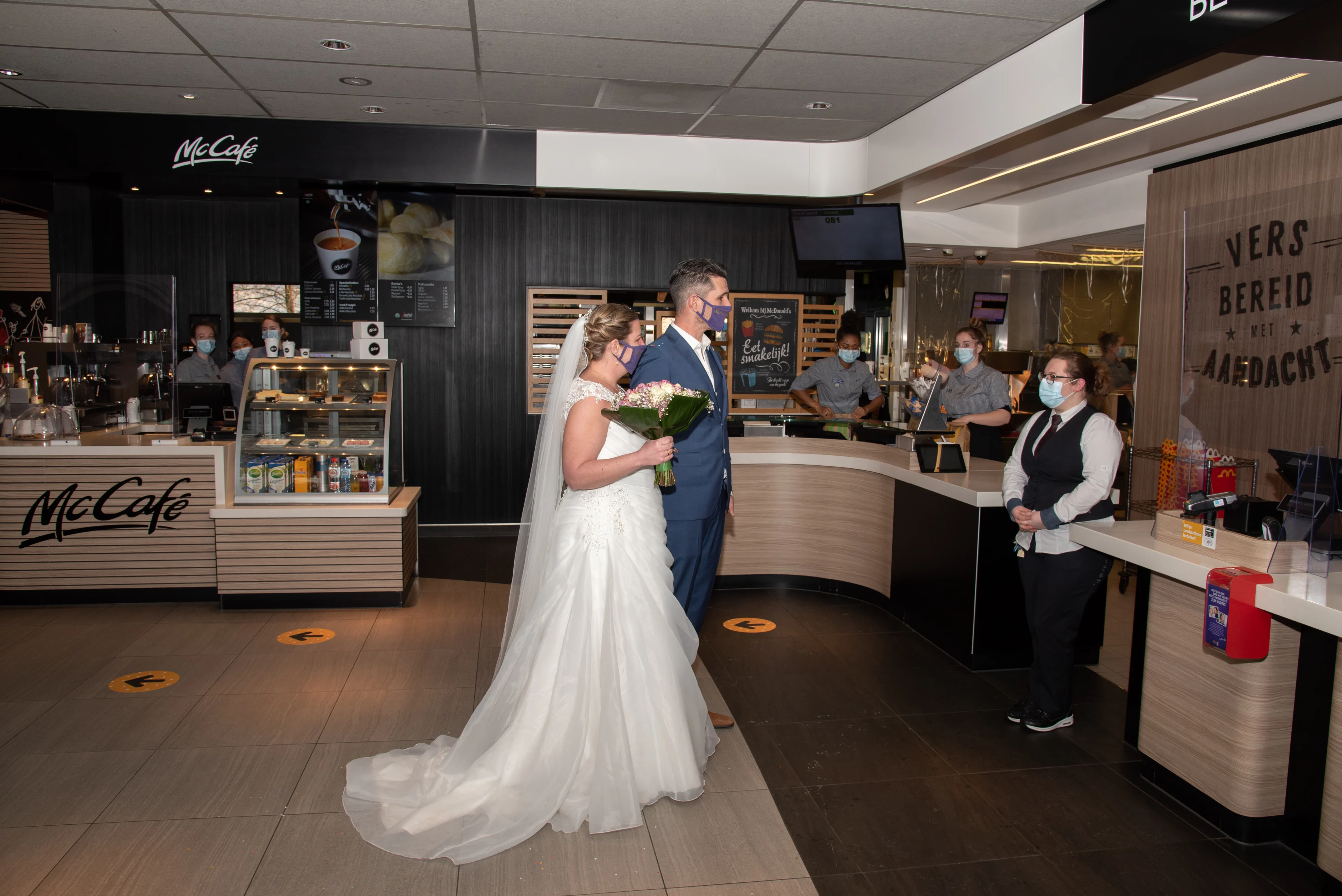 Trouwen in coronatijd: Brenda en Michel deden het bij de McDonalds