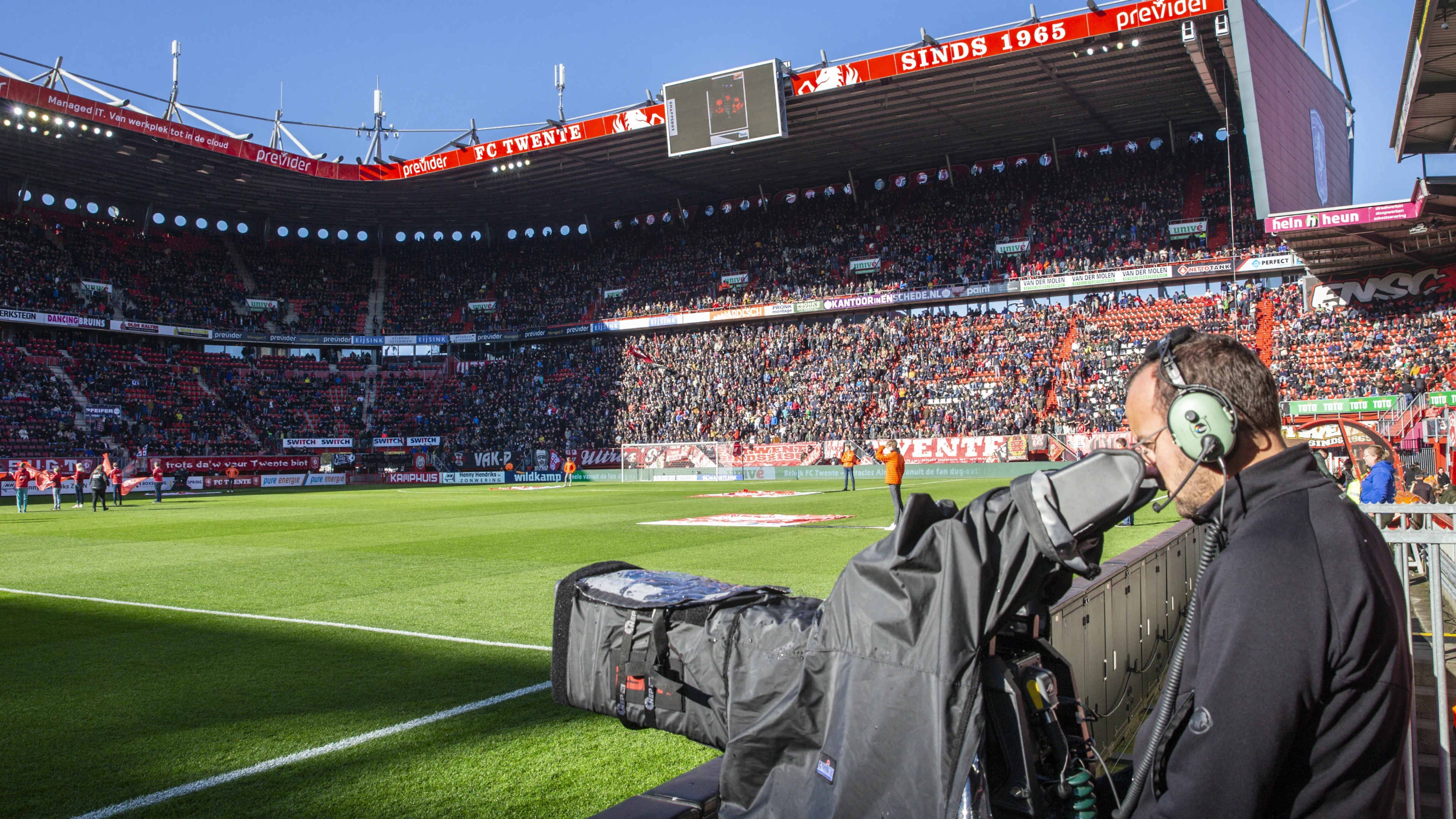 Miljardenstrijd om tv-rechten Nederlands voetbal