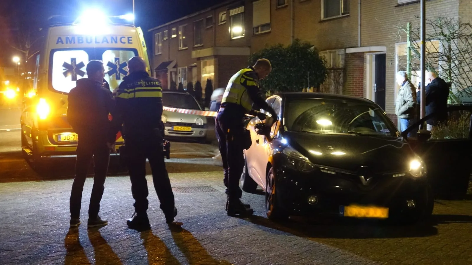 Man gewond bij steekpartij in Bovenkarspel, dader nog voortvluchtig