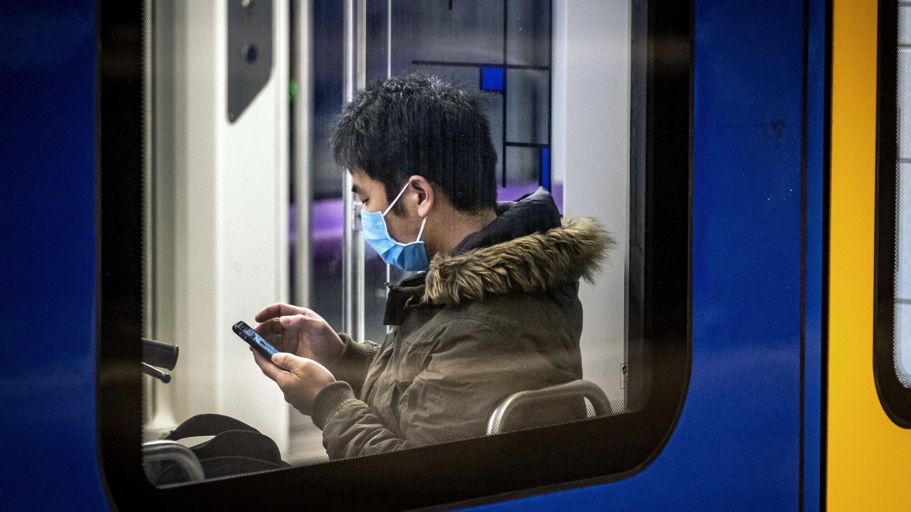 Geen boetes voor reizigers zonder mondkapje: 'Verantwoordelijkheid ligt bij de reizigers'