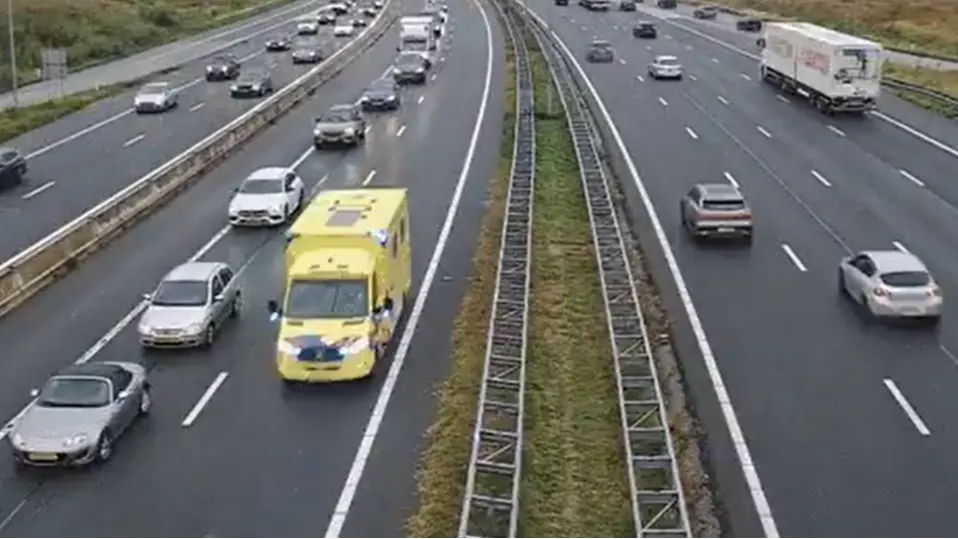 Zo kan het ook: iedereen respecteert rode kruizen, Rijkswaterstaat bedankt automobilisten