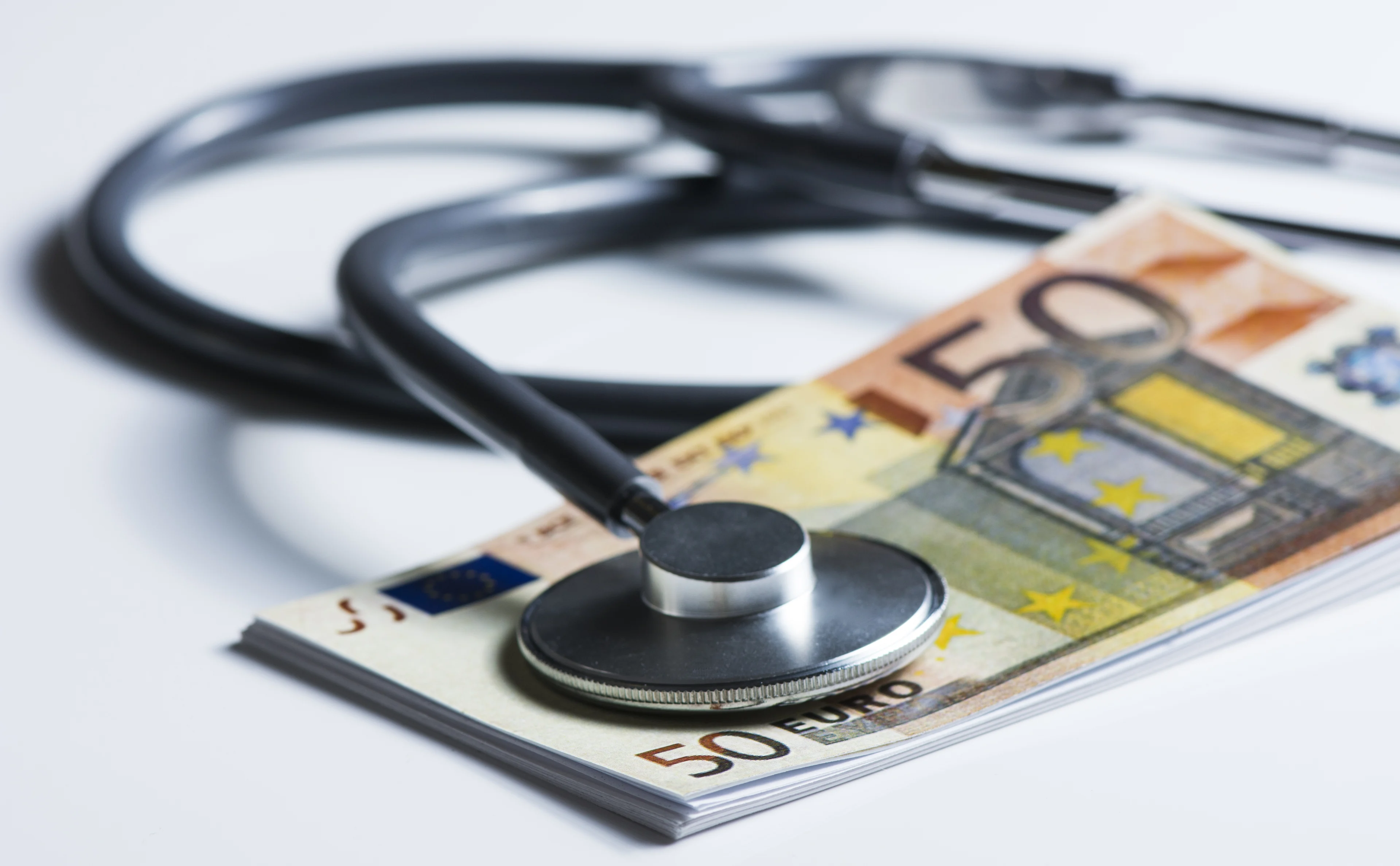 Minister Bruins boos om verloten peperduur medicijn tegen spierziekte SMA