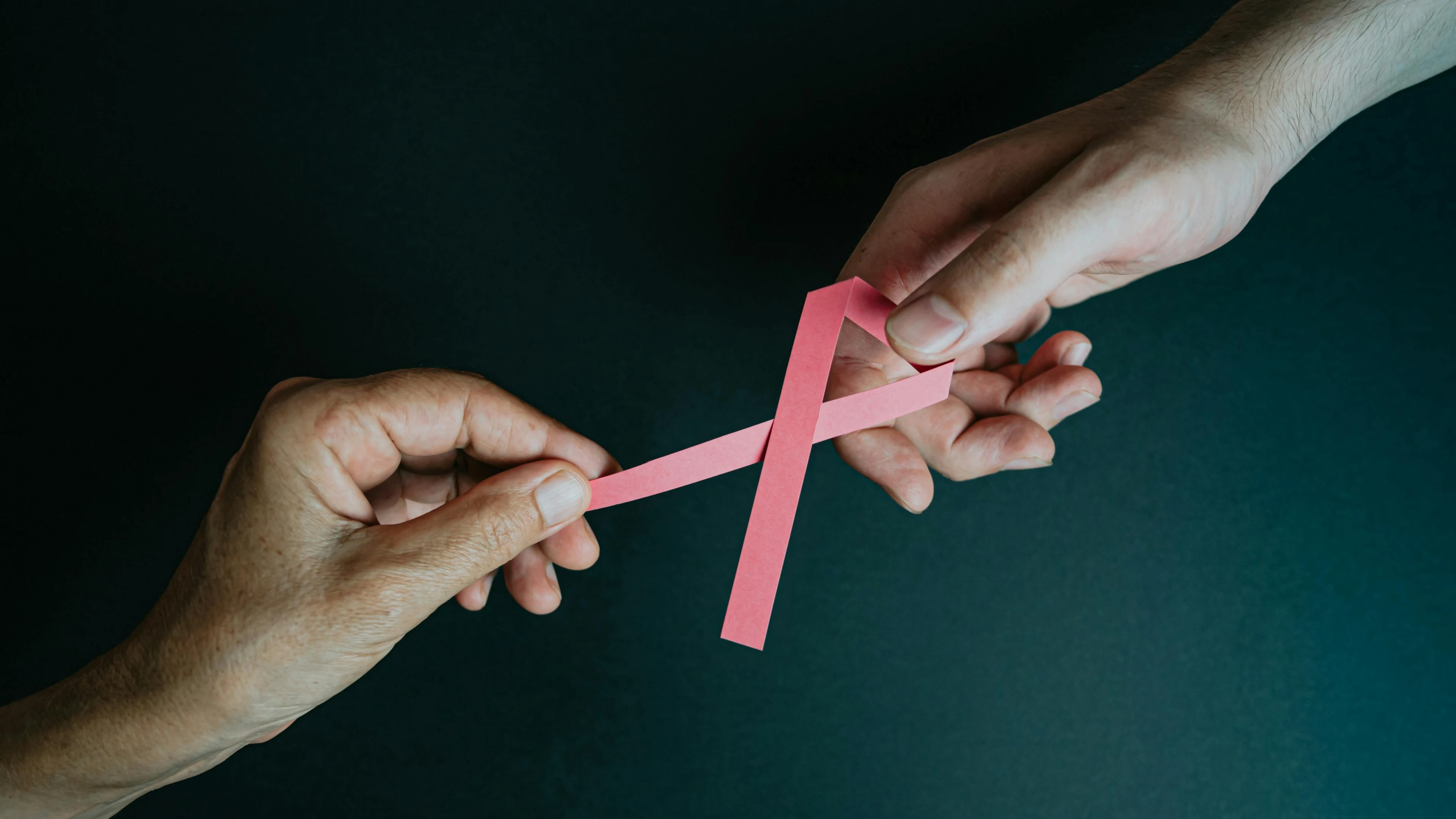 Solidariteit nog levend en wel: meeste Nederlanders geven liever dan nemen