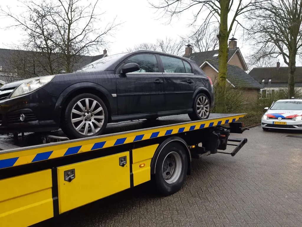 Jacht op relschoppers geopend: OM legt beslag op bankrekeningen en pakt auto's af