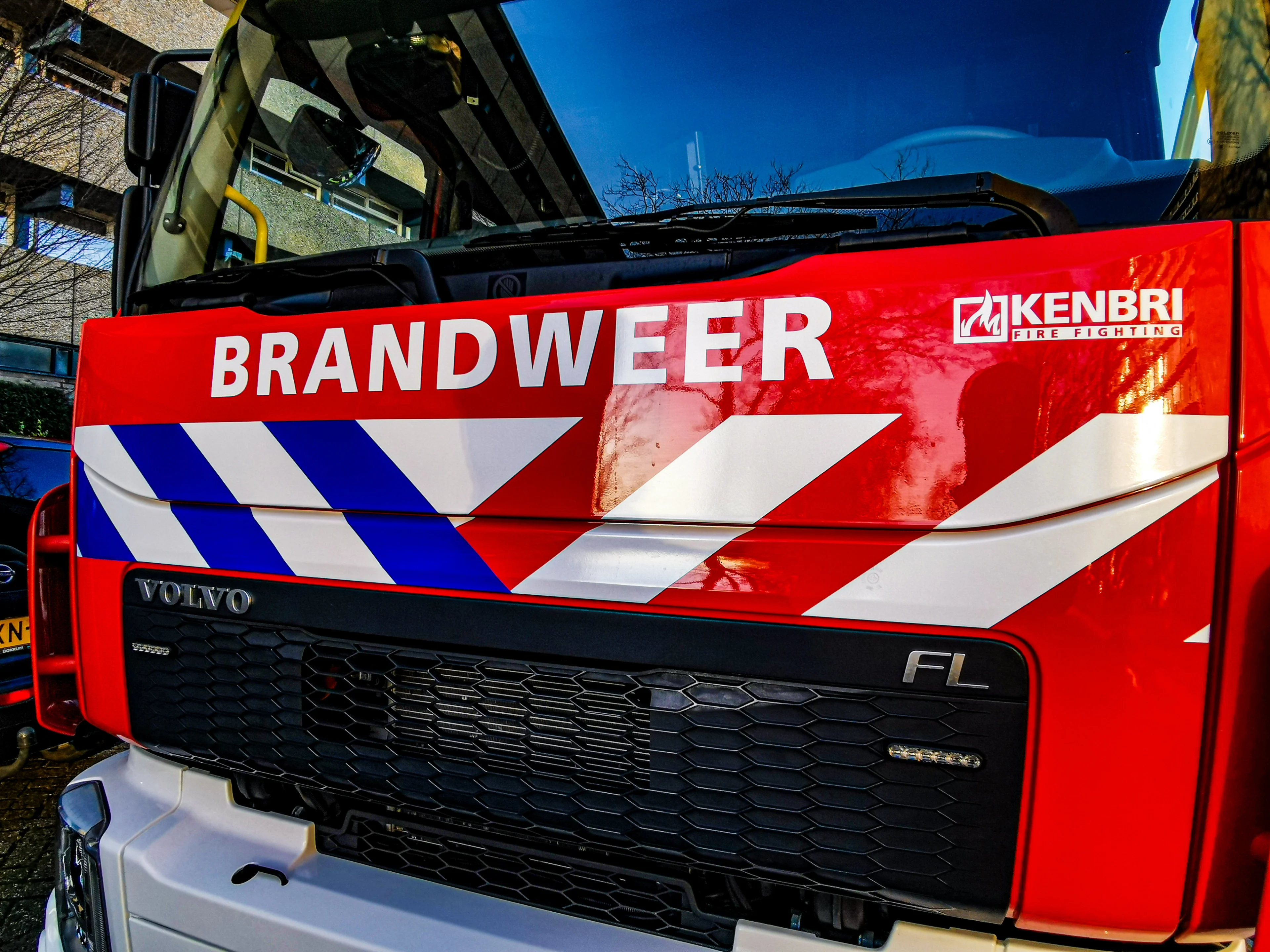 Grote uitslaande brand in varkensstal Poortvliet