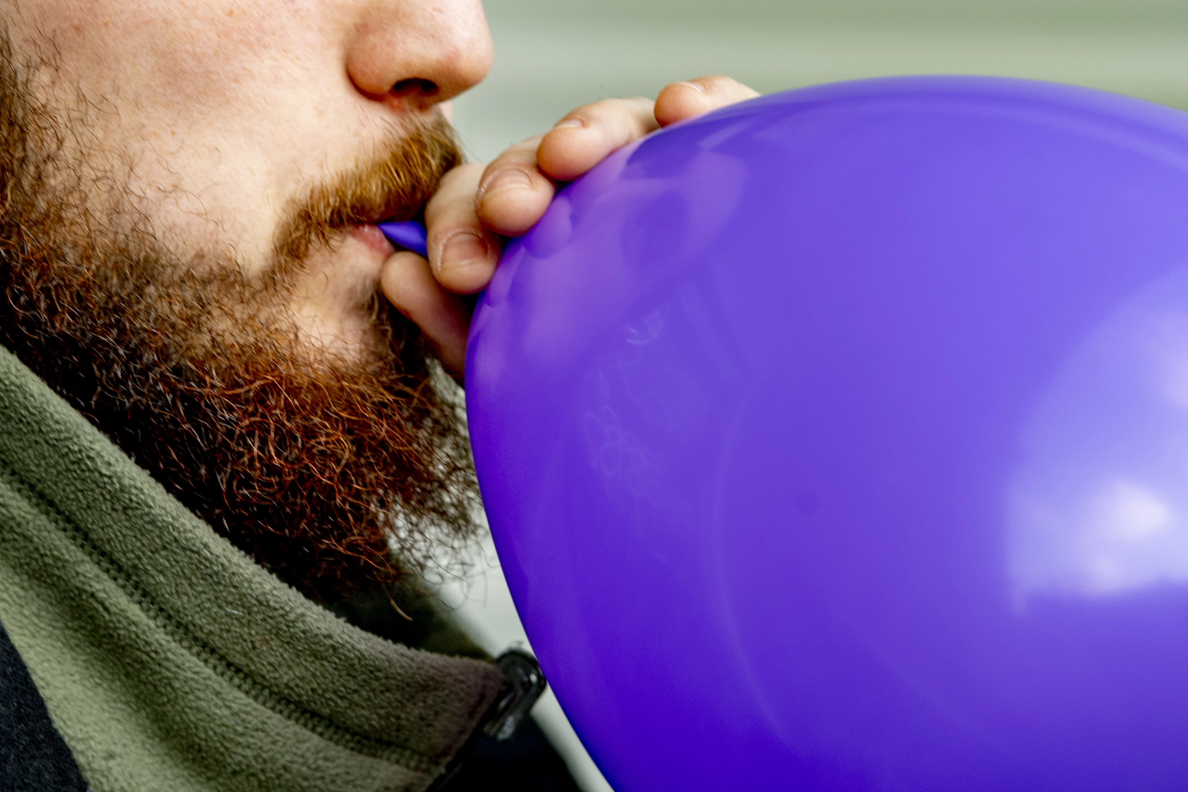 Lachgasverkoper beroofd van lachgas en bedreigd met mogelijk vuurwapen
