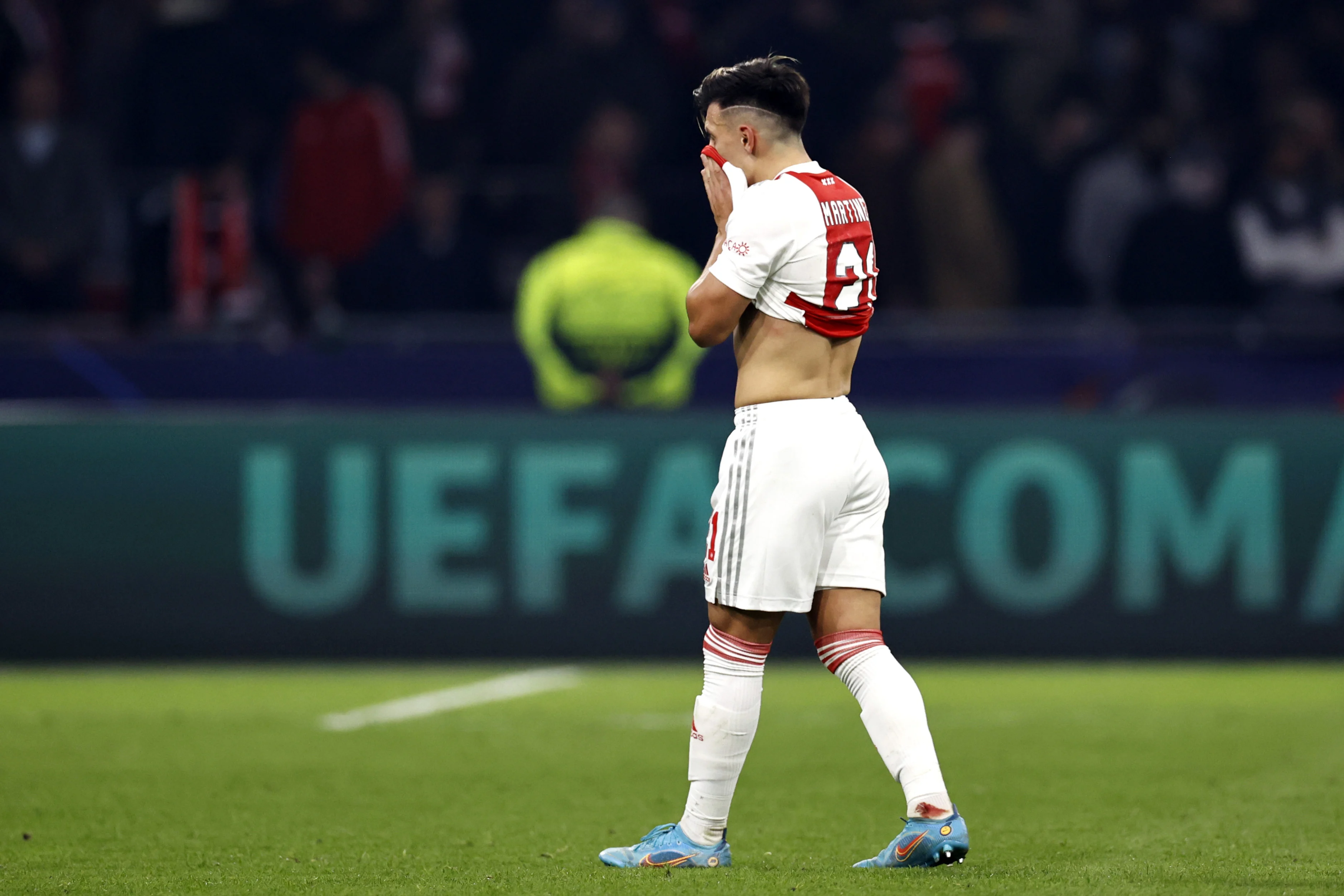 Zeven relschoppers opgepakt rond wedstrijd Ajax tegen Benfica