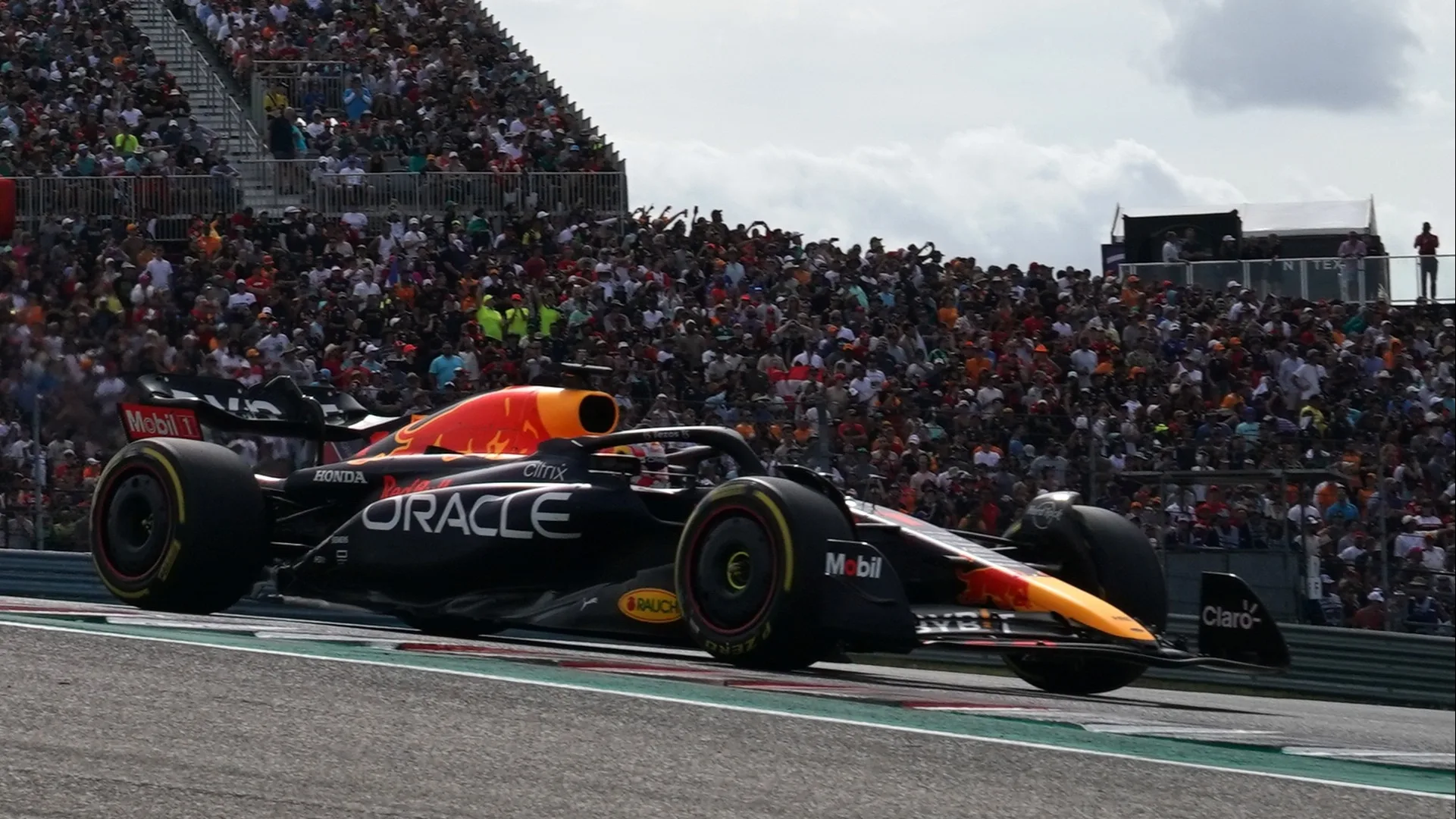 IJzersterke Verstappen evenaart record met winst GP Verenigde Staten