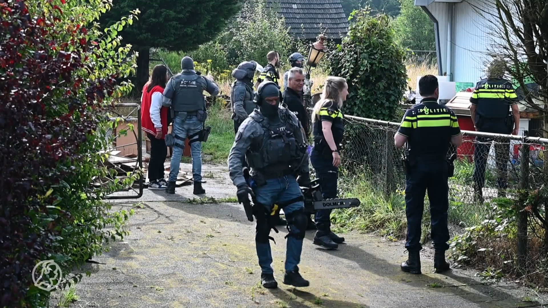 Arrestatieteam pakt 73-jarige 'topcrimineel' op tijdens inval in Hulten