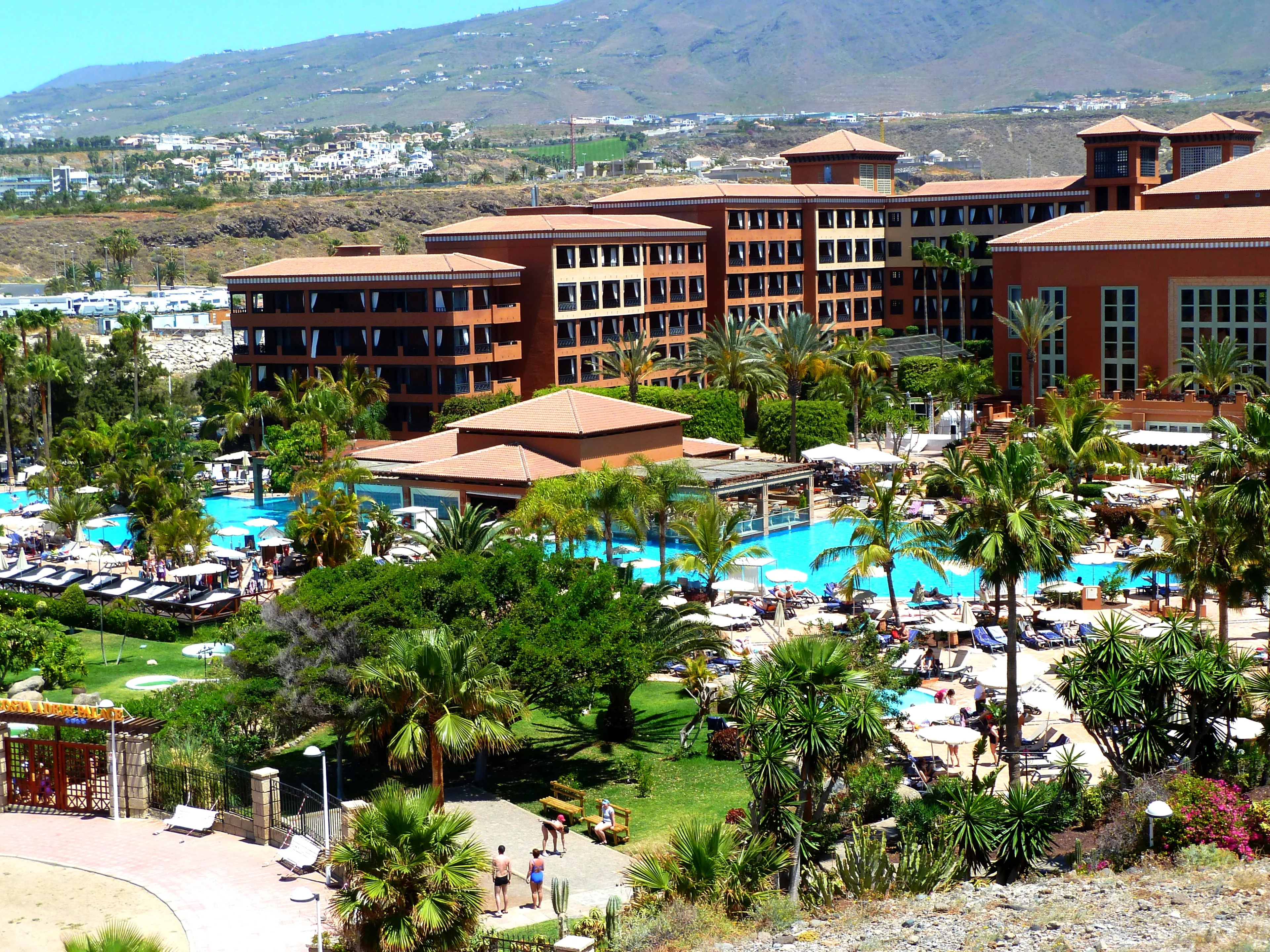Zeker 13 Nederlanders vast in hotel op Tenerife na besmetting Italiaan coronavirus