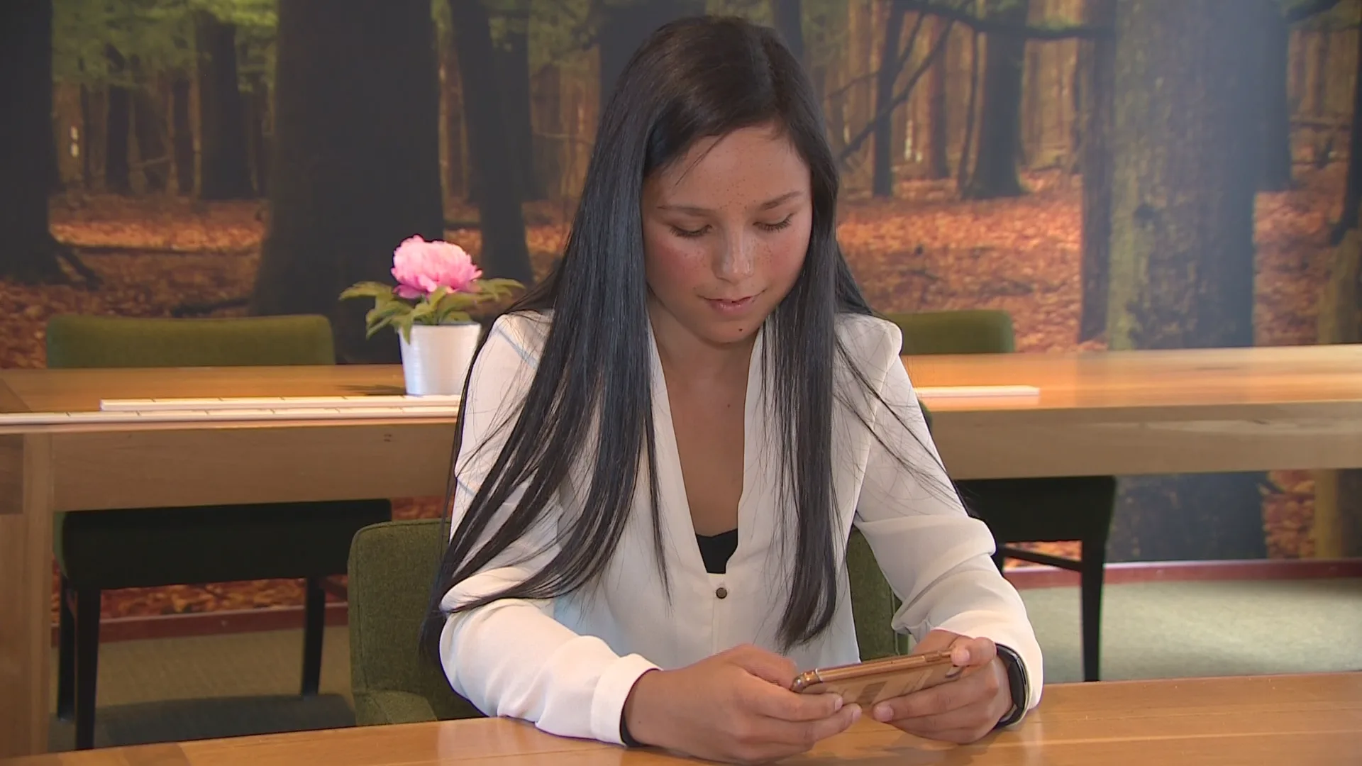 Emily (19) speelt hoofdrol in app voor meer aandacht AOS-syndroom