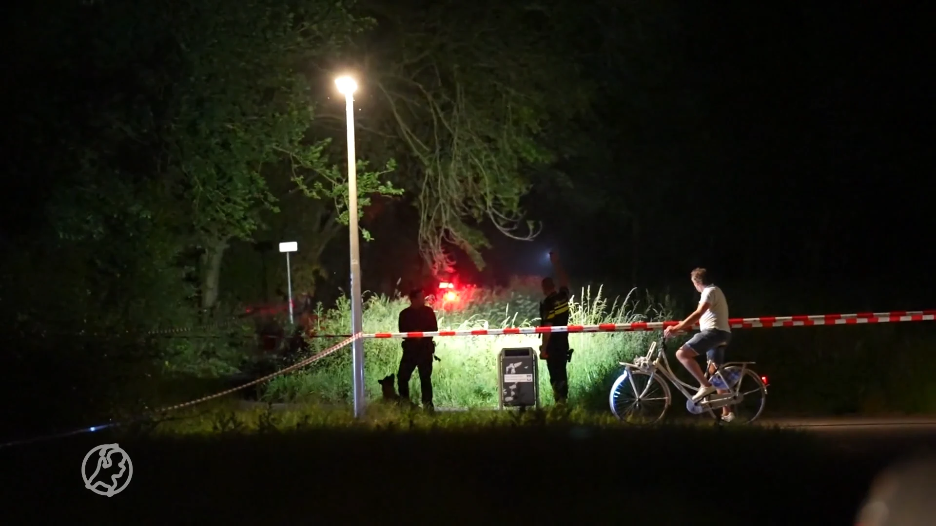 Echtpaar in woonwagenkamp Arnhem overvallen met kapmessen, bewoners rennen achter daders aan