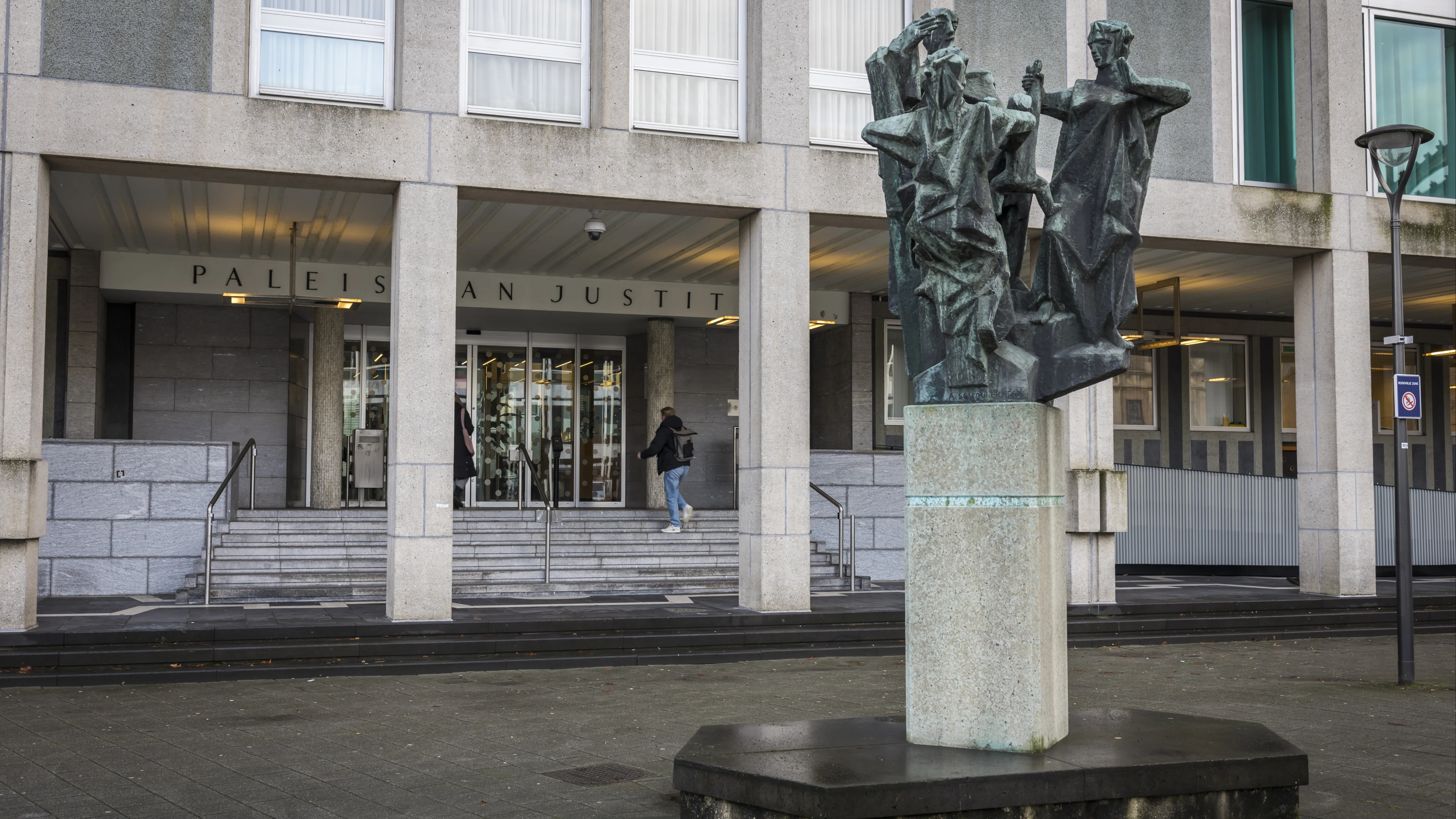 Kerkdrielse toneeljuf (42) voor de rechter: misbruikte leerling tijdens lessen