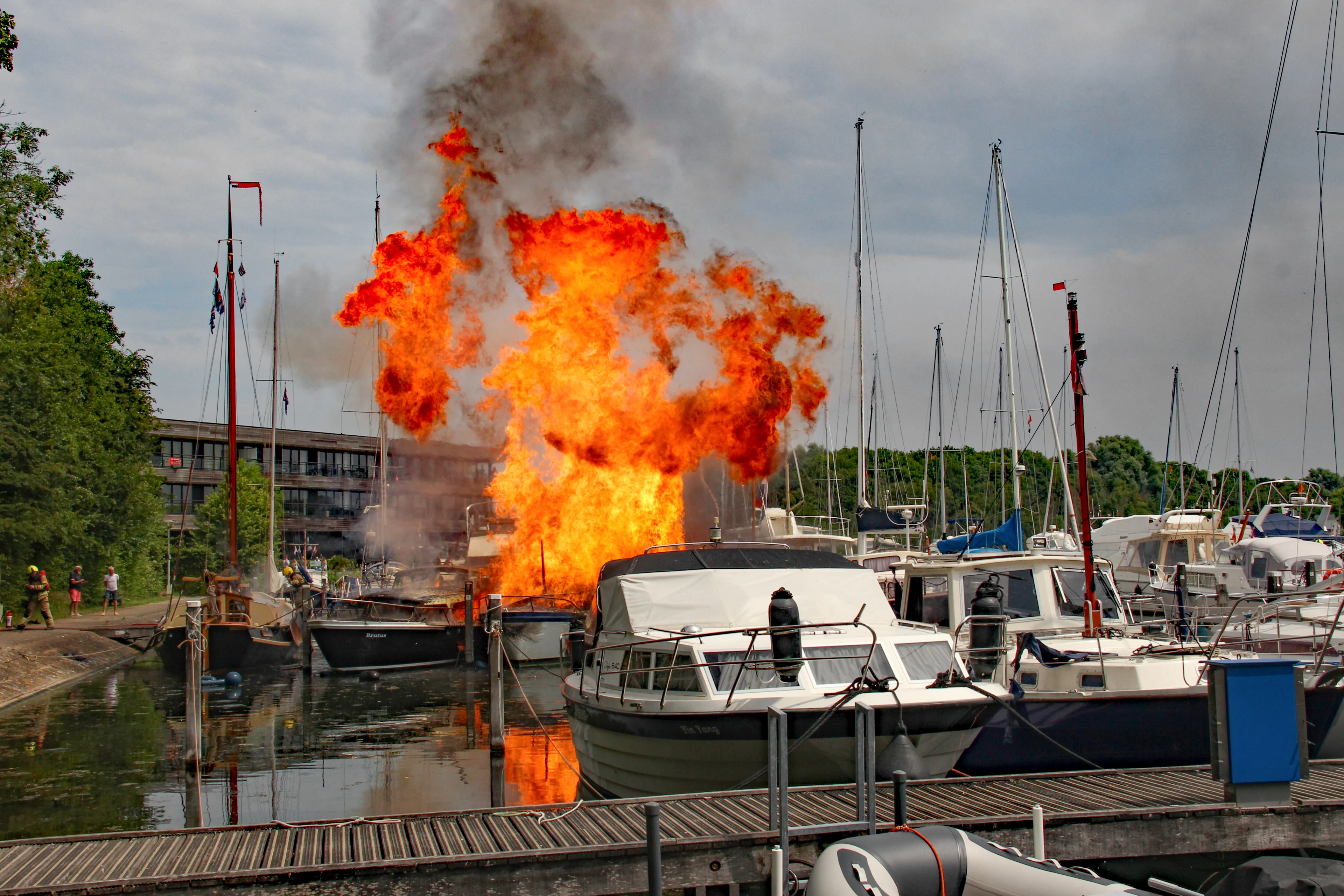 Gewonden door explosie op boot bij Zeeuwse Arnemuiden