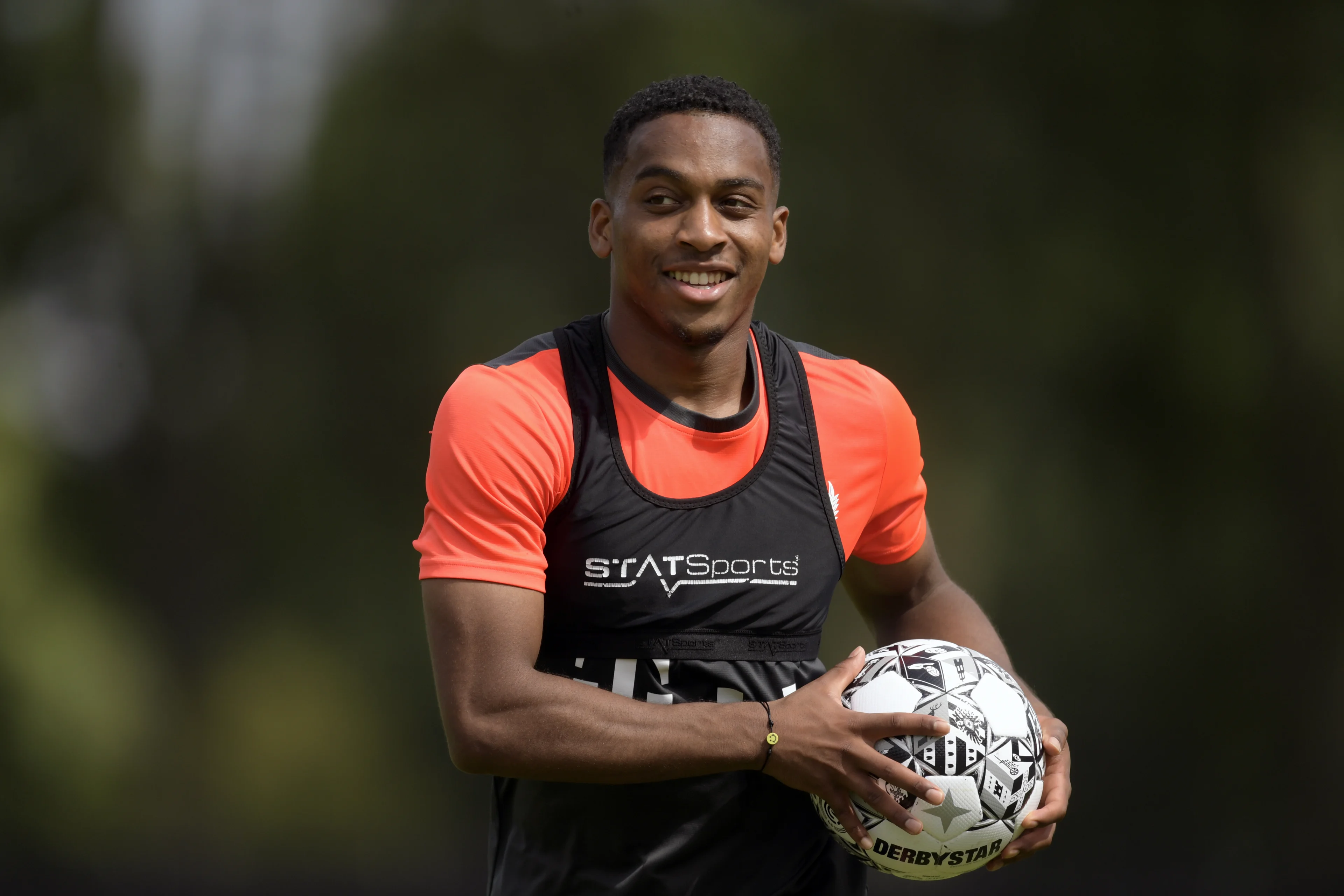 Voetballer zoekt vrouw: wie is de dame die Quinten Timber zoekt?