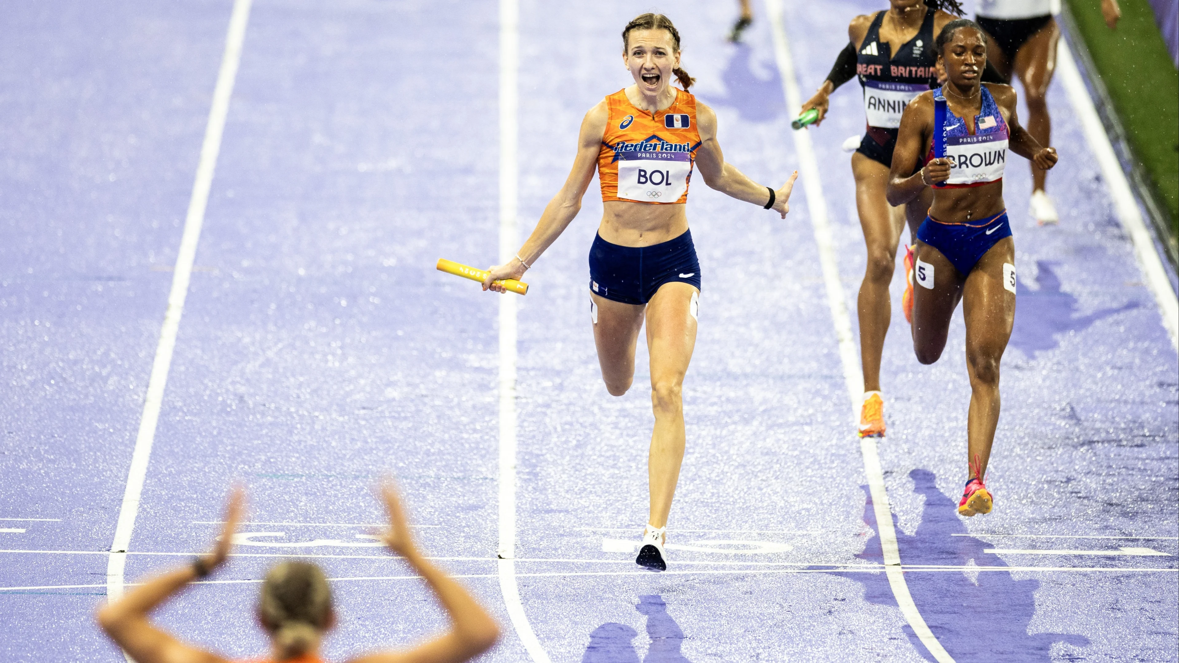 Buitenlandse media dolenthousiast over eindsprint Femke Bol: 'Incroyable!'