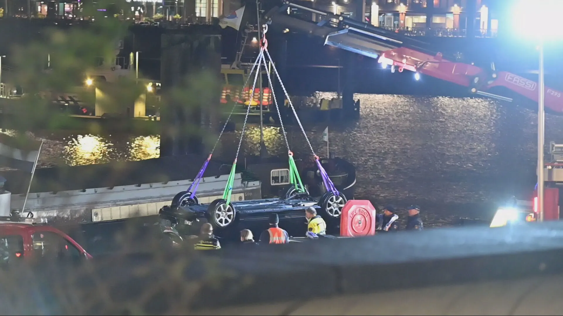 Twee lichamen gevonden in te water geraakte auto in Nijmegen