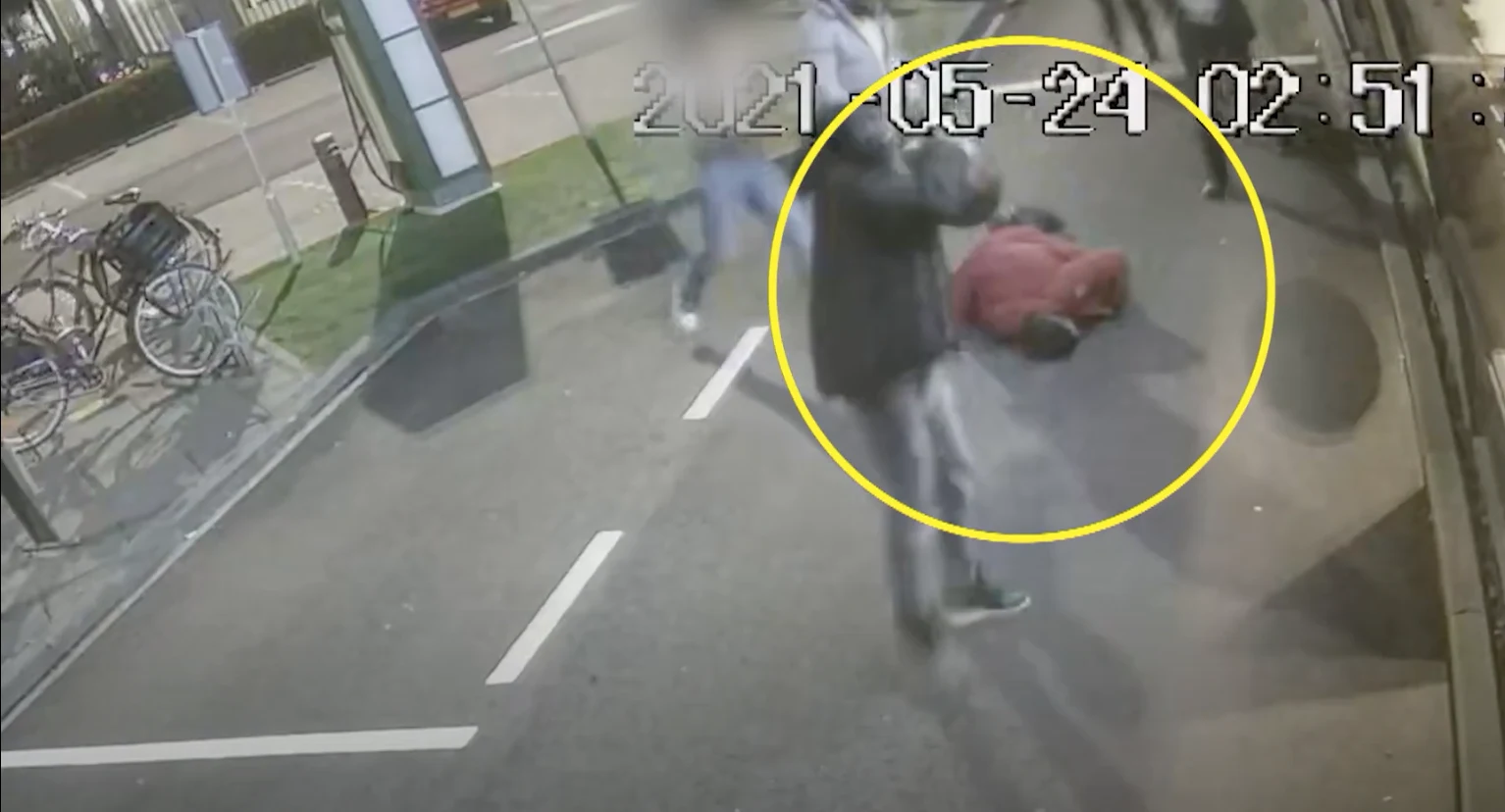 McDonald's-medewerker met lachgasfles neergeslagen in Breda, politie zoekt deze verdachte nog