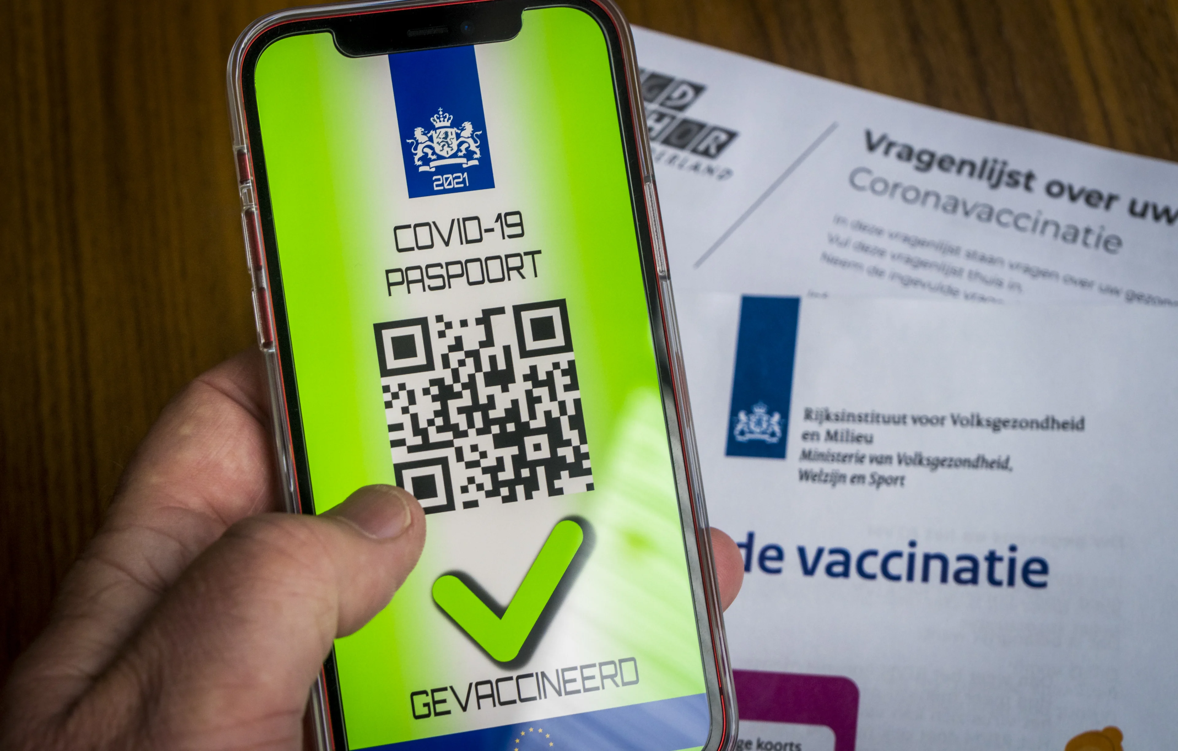 'Eén prik straks genoeg voor corona-reispas EU'