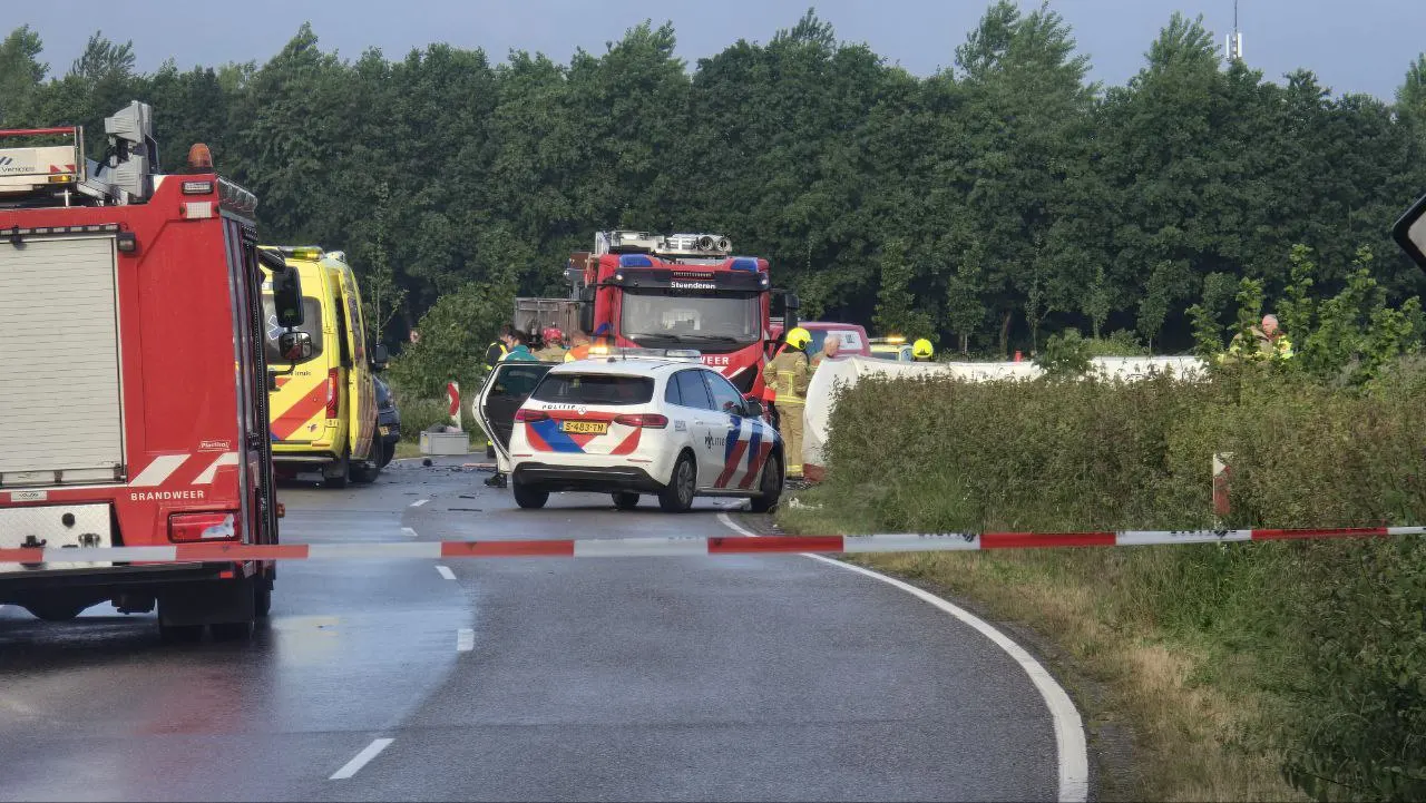Twee mensen (27 en 69) overleden door frontale botsing in Steenderen