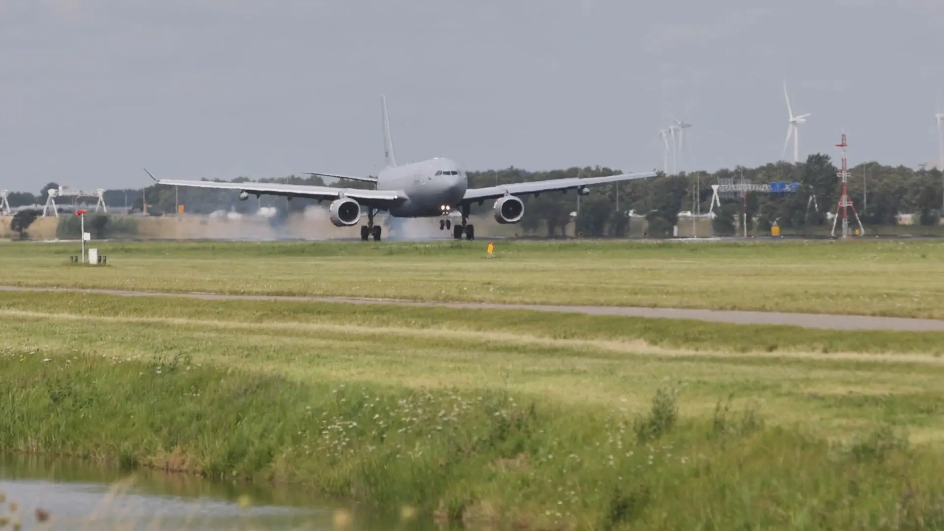 Nederland haalt 50 uit Afghanistan gevluchte evacués op in Pakistan