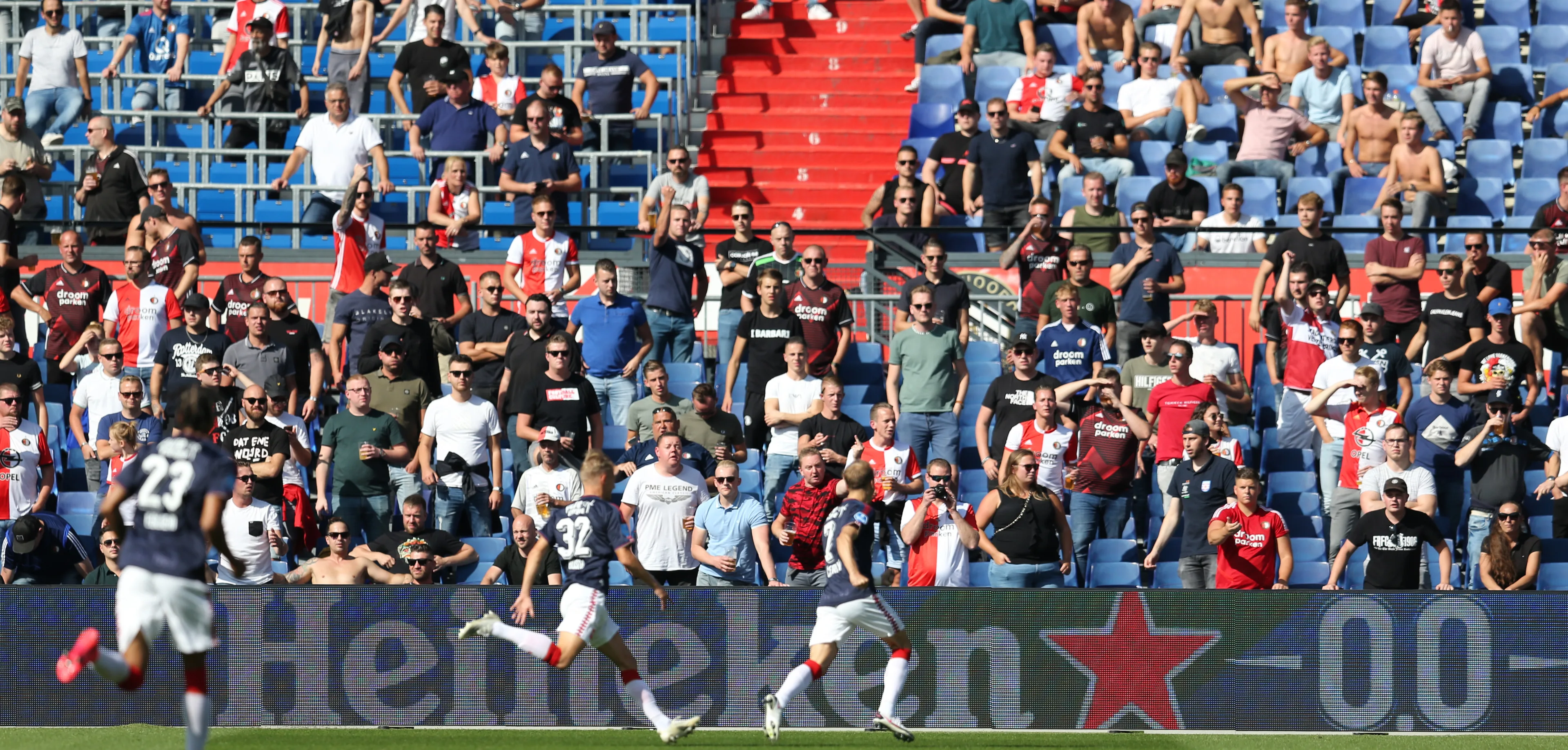 Aboutaleb waarschuwt juichende Feyenoordsupporters: 'Bij volgende keer minder of geen bezoekers'