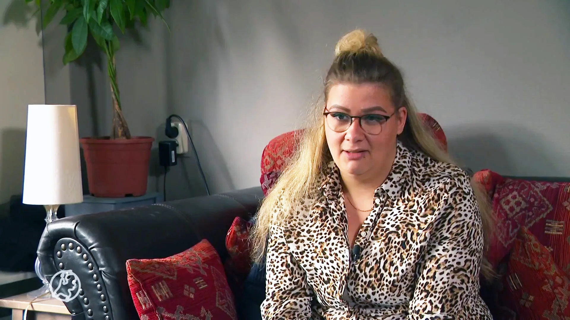 Arnhemse Romy in shock na overlijden buurvrouw: 'Ik zie haar nog steeds naakt op de grond liggen'