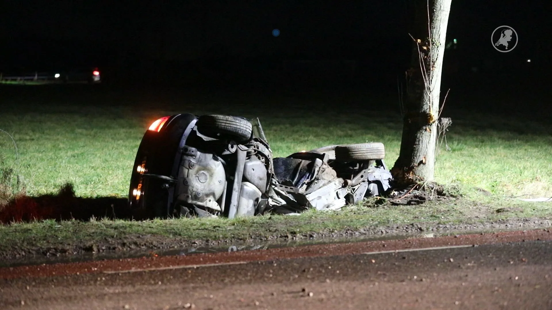 Vrouw (27) overlijdt nadat auto van de weg glijdt in Roosendaal