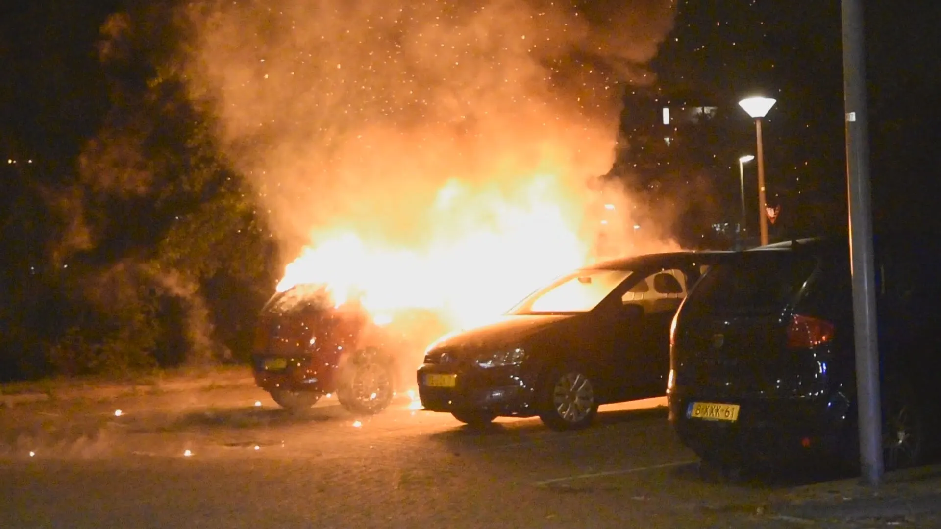 Opnieuw raak in Arnhem: zesde autobrand in ruim een week tijd