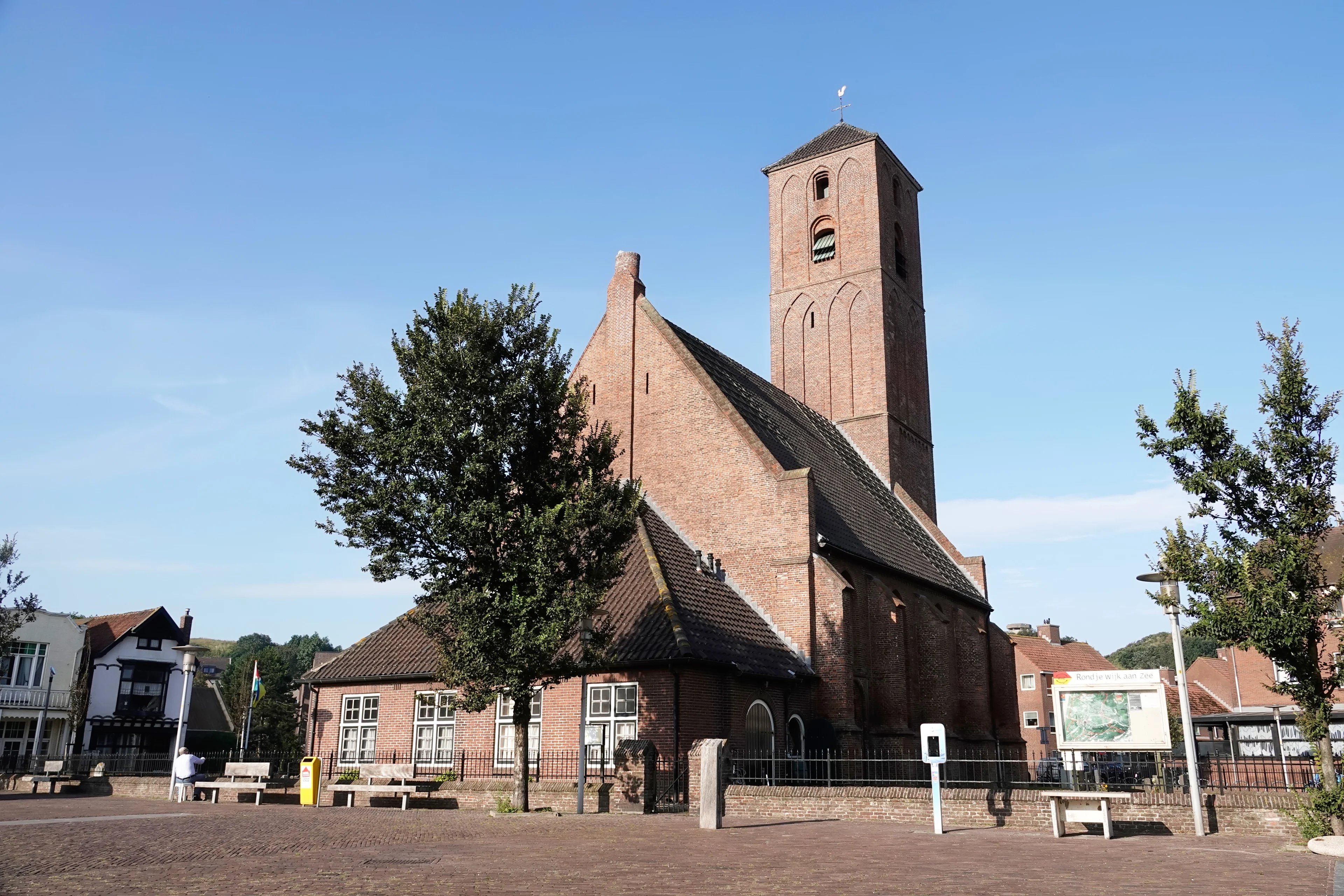 Kerkklokken luiden voor kinderen uit vluchtelingenkampen