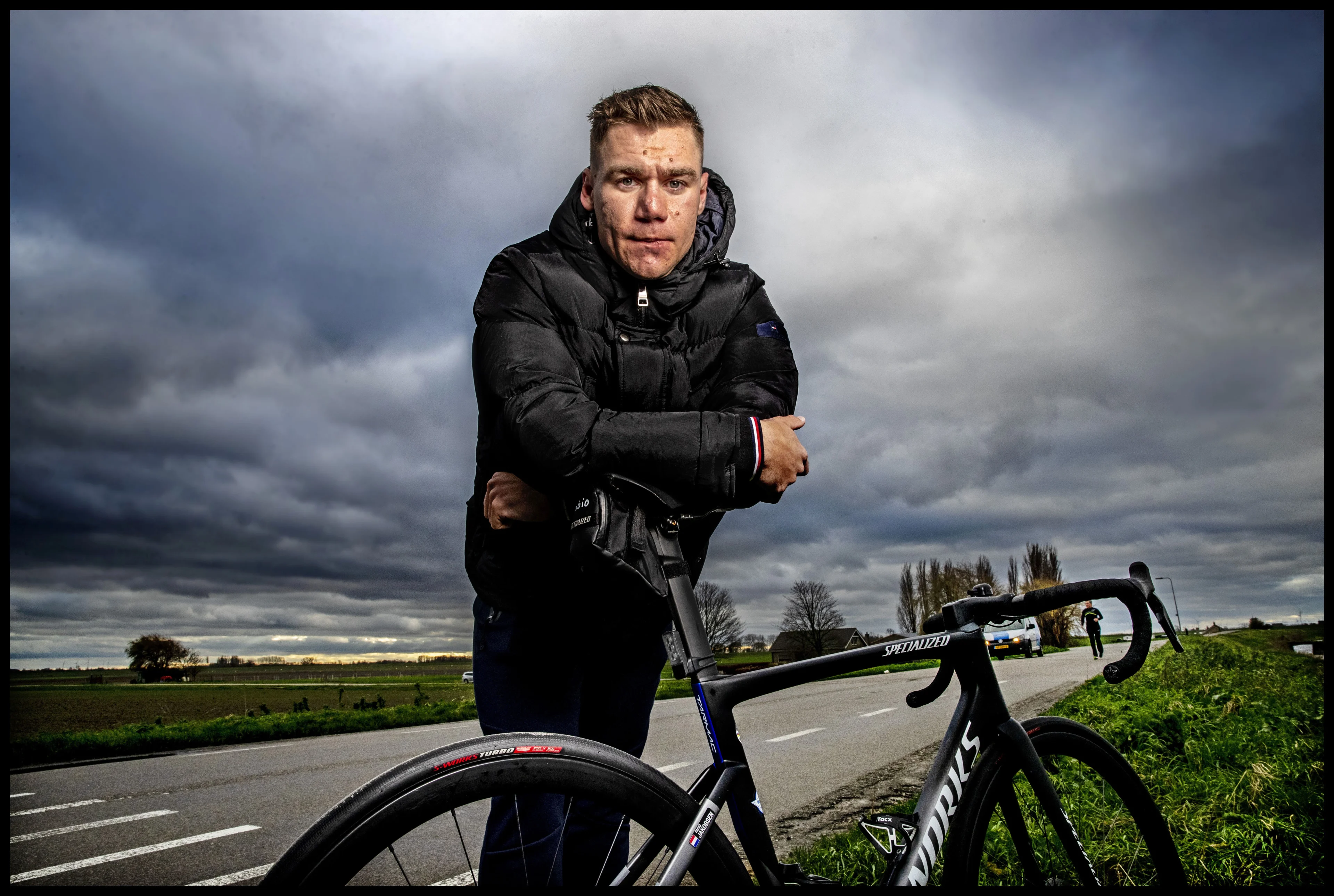 Wielrenner Jakobsen staat maanden na horrorcrash eindelijk voor terugkeer in peloton