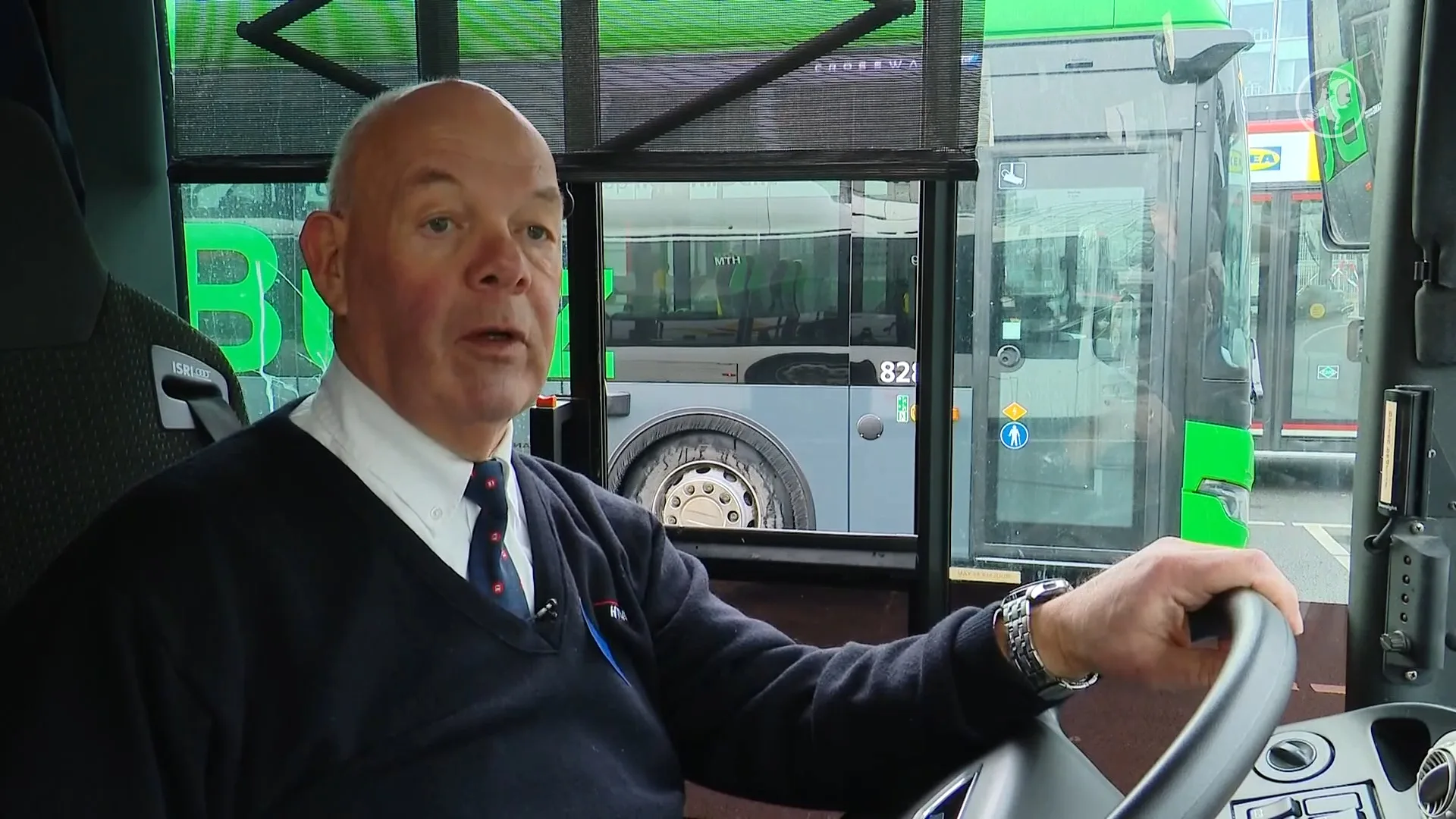 Reiziger wordt de dupe van bezuinigingen, zeggen buschauffeurs