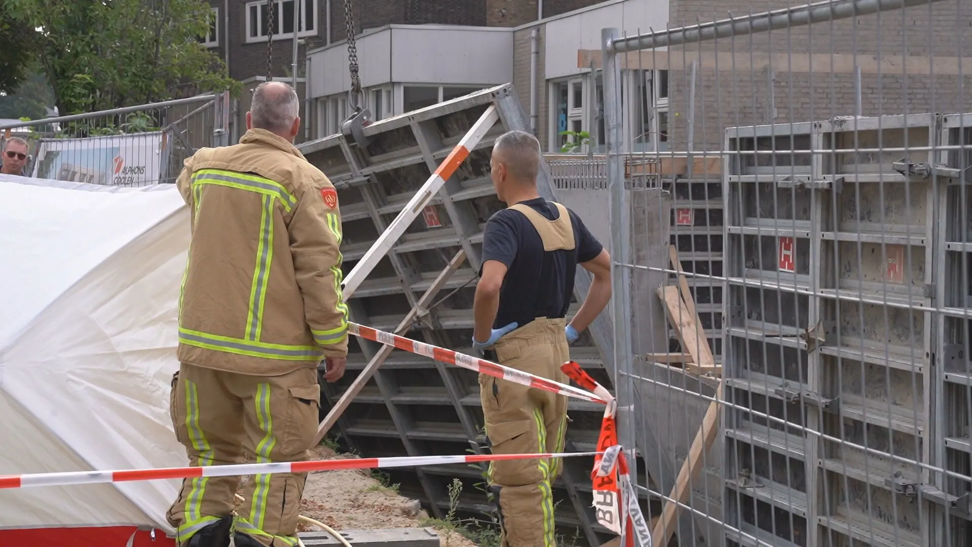 Man (60) komt onder betonplaat en overlijdt in Eindhoven