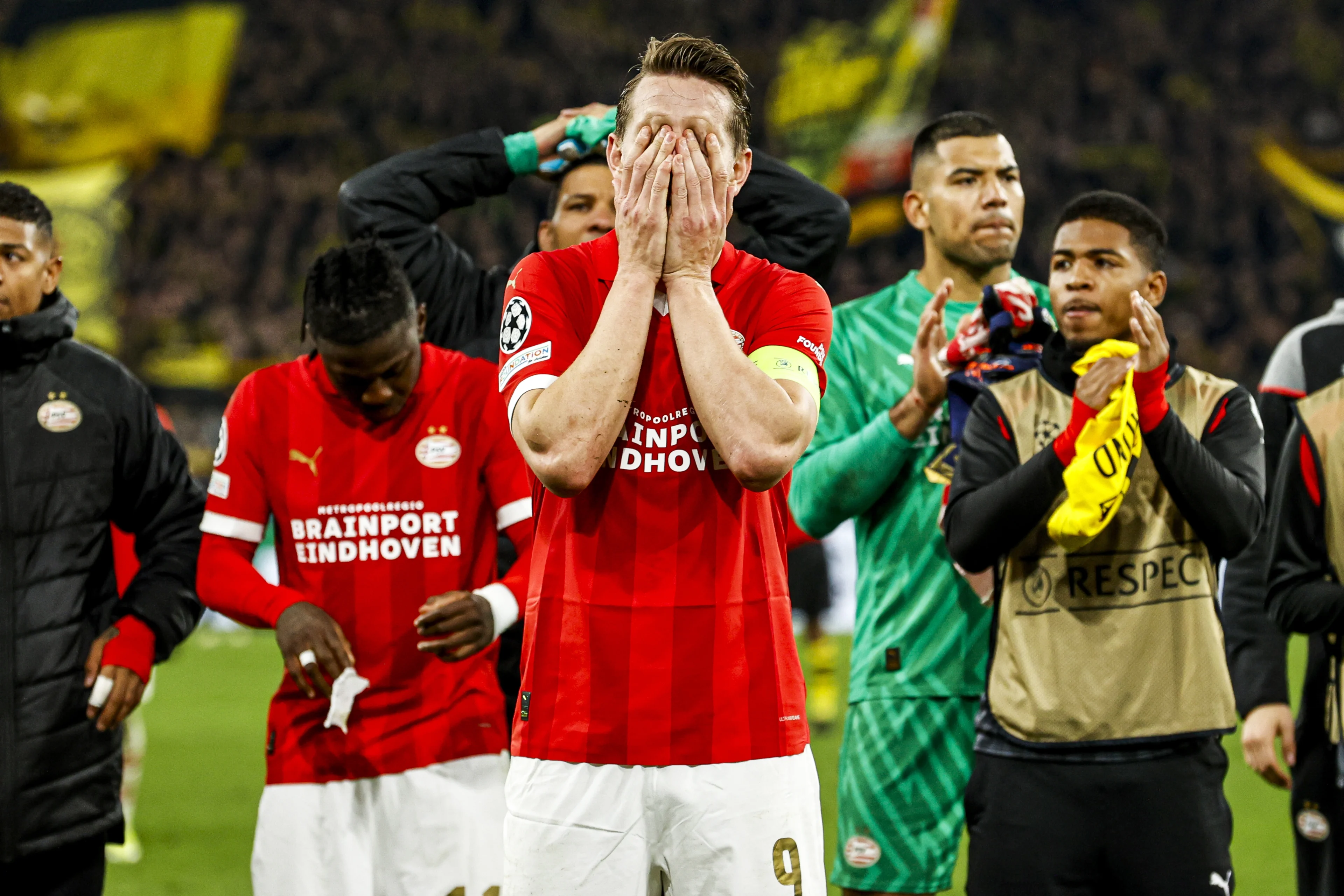 PSV uitgeschakeld in Champions League: 2-0 nederlaag in Dortmund 