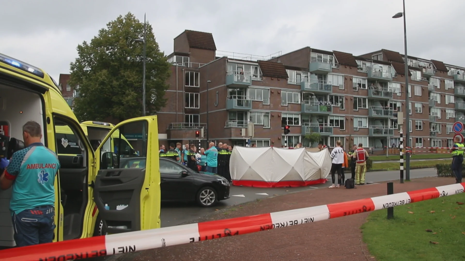 Fietsster (75) overleden bij ongeluk met vrachtwagen in Emmen