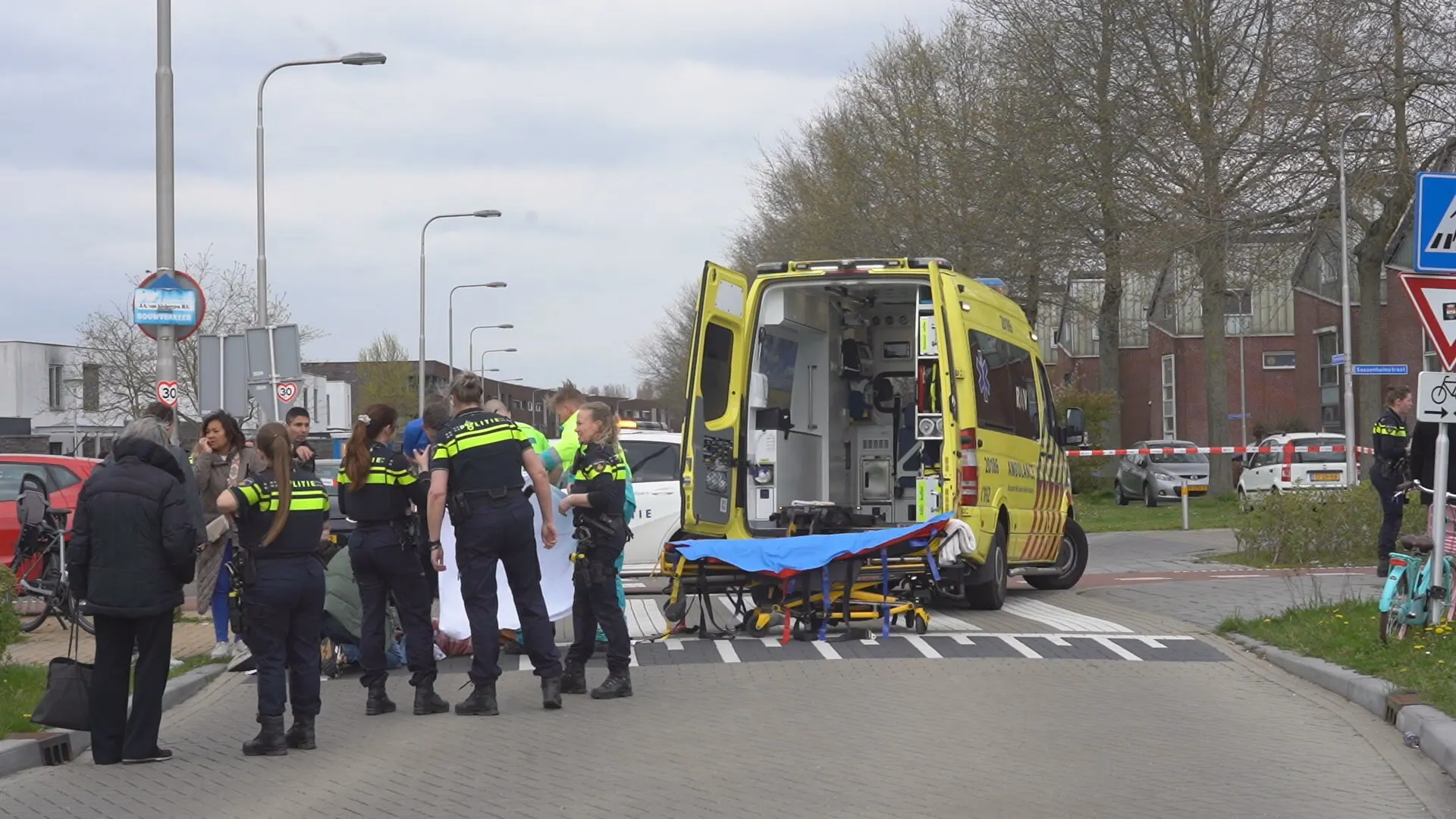 Achtjarig kind op fietsje zwaargewond bij botsing met auto in Tilburg