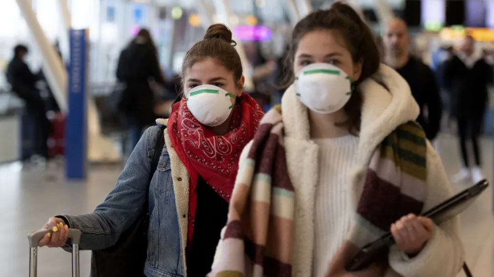 Meeste Nederlanders vinden mondkapje dragen overdreven