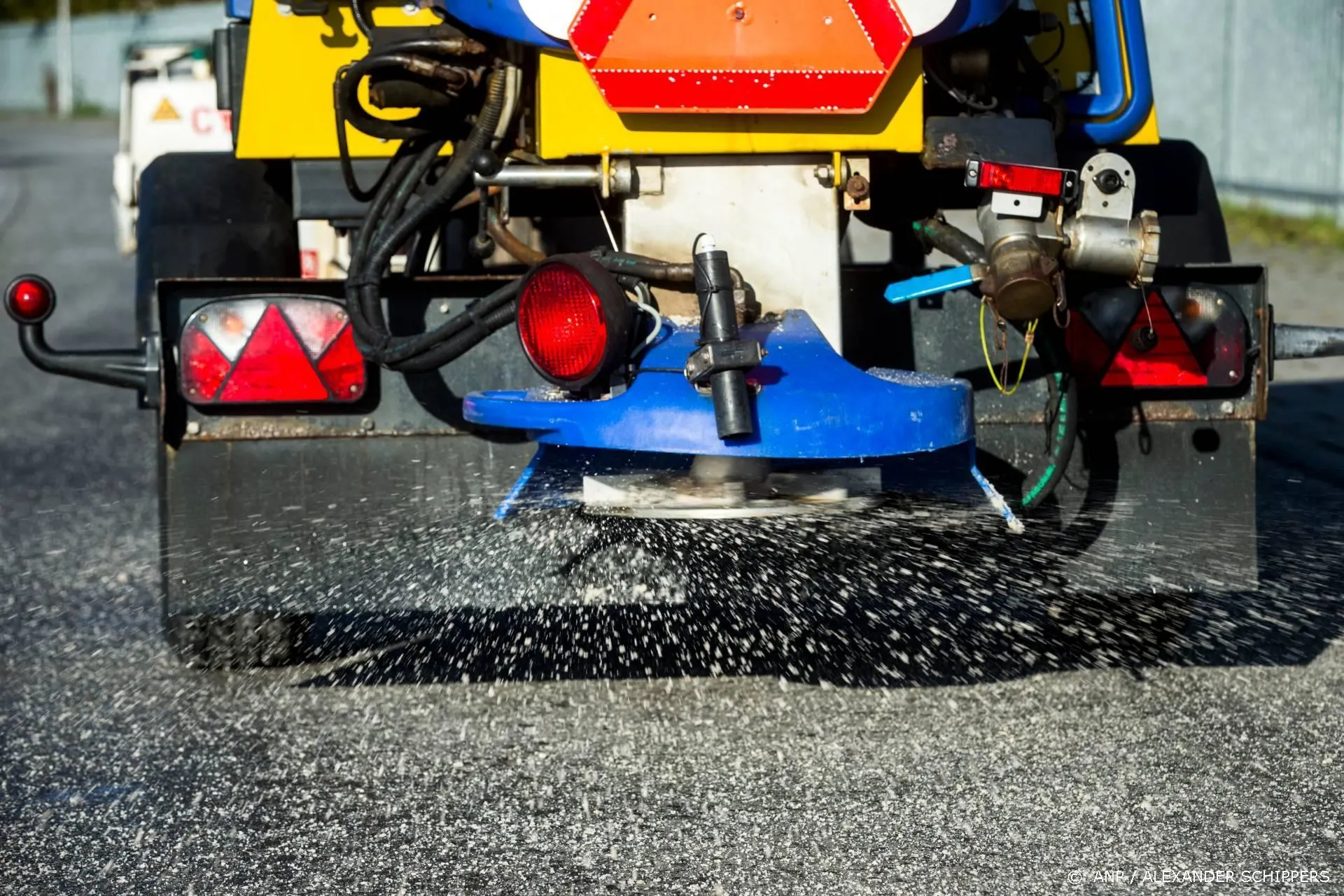 Strooiwagens weer de weg op, code geel voor het oosten van het land