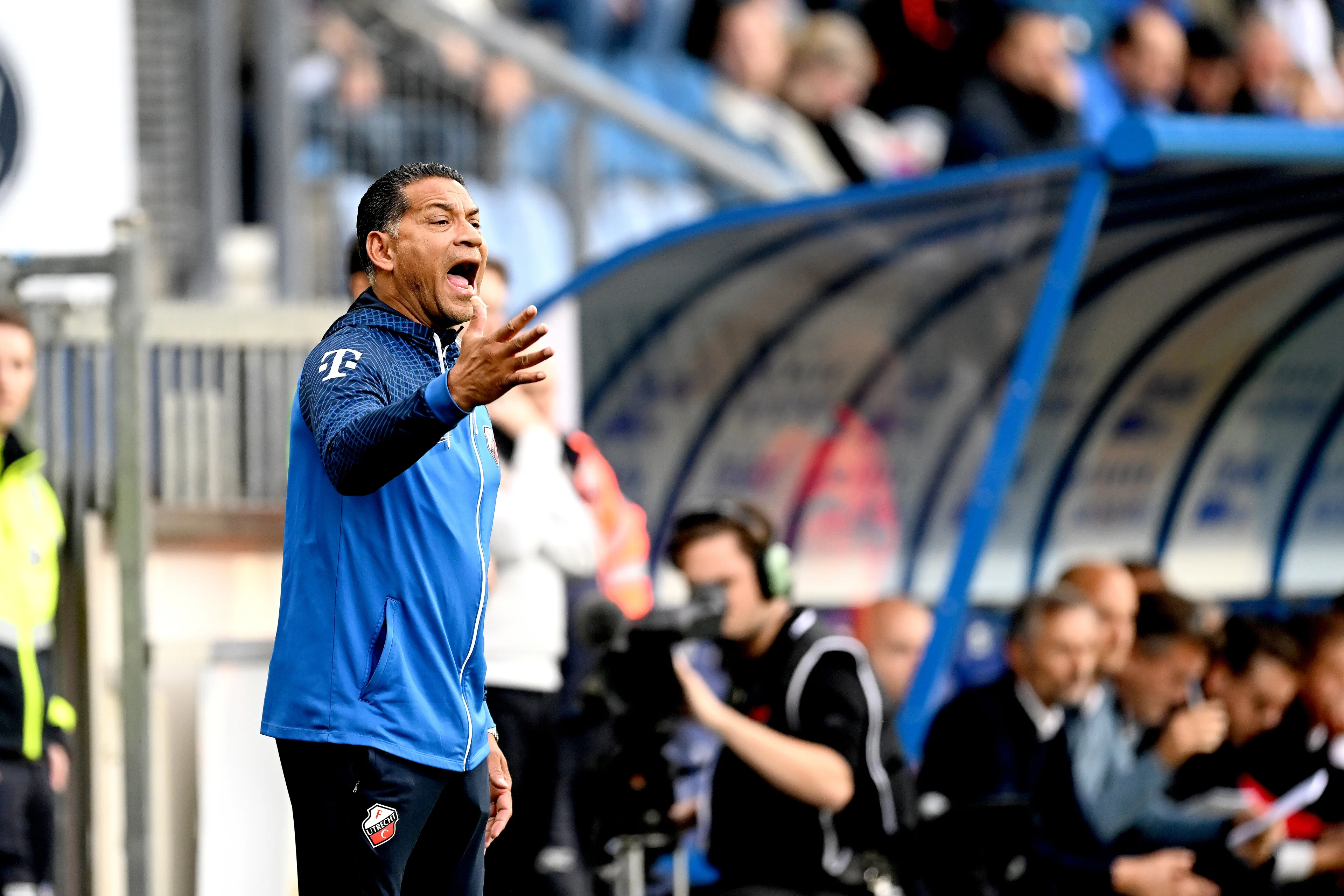 FC Utrecht-trainer Fraser grijpt speler bij de keel en stapt op: 'Herken mezelf niet'